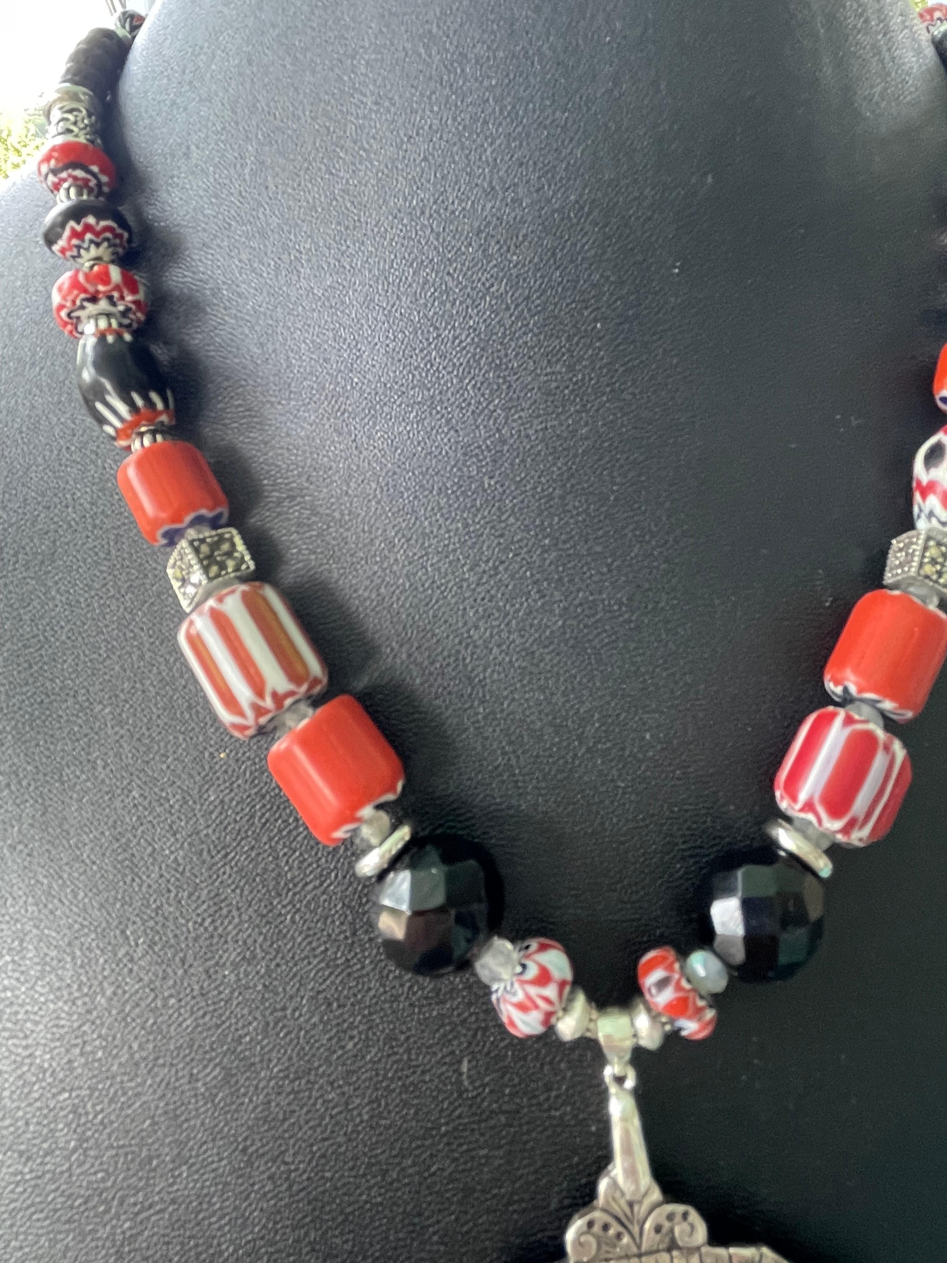 LB offers Vintage Austrian SS pendant Venetian chevron beads Jet Lava Necklace For Sale 2