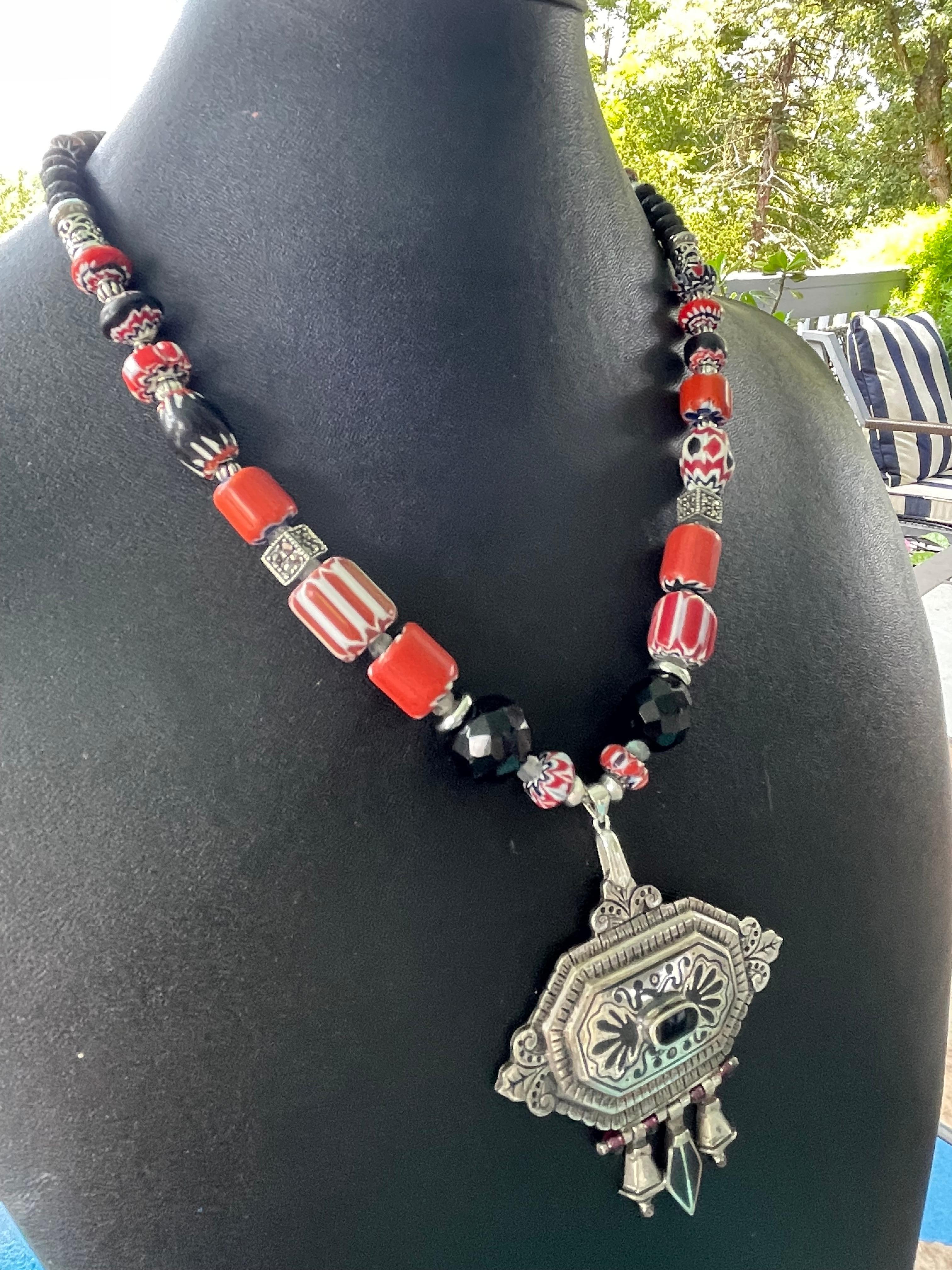 LB offers Vintage Austrian SS pendant Venetian chevron beads Jet Lava Necklace For Sale 3