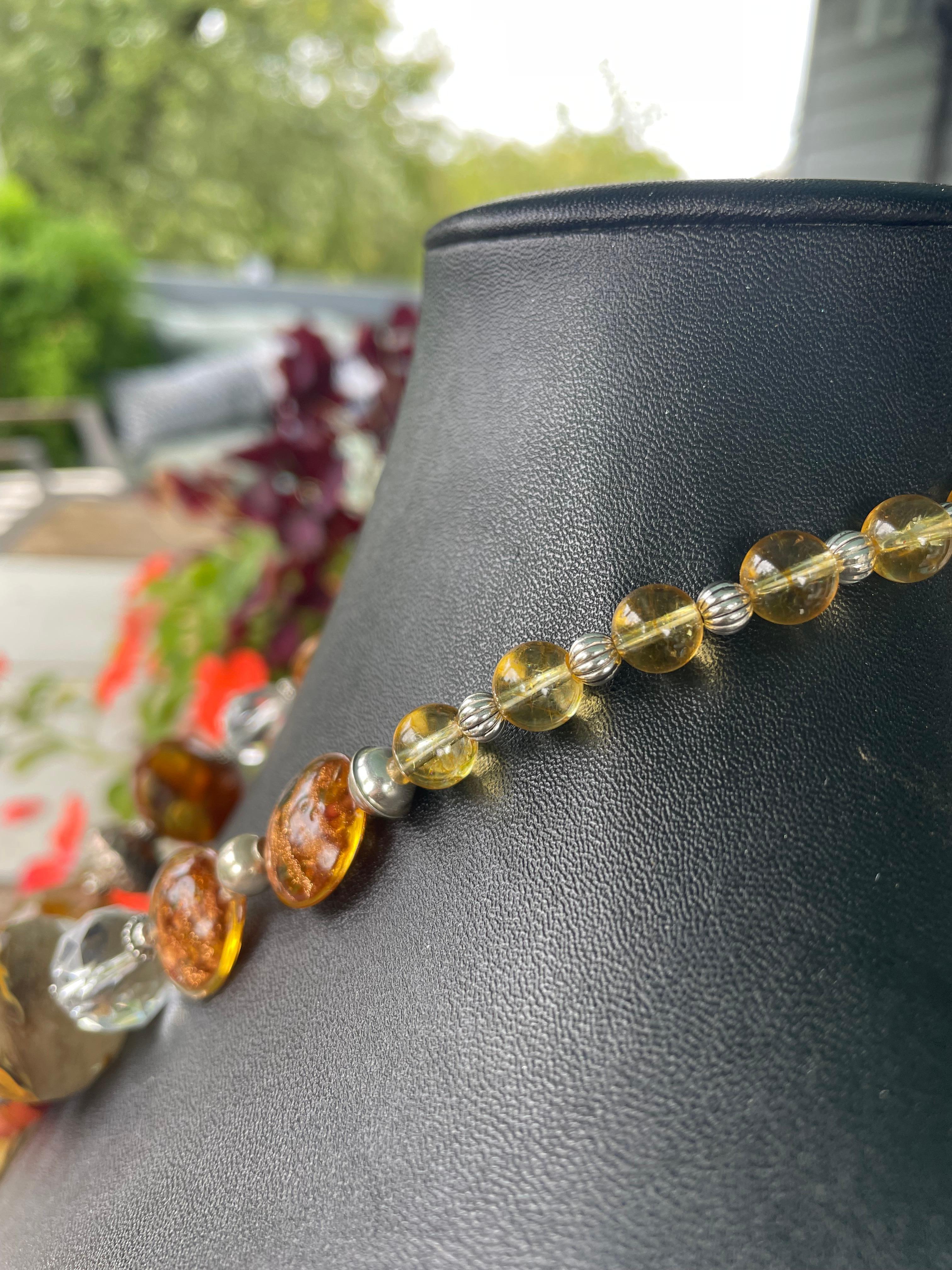 LB offre una collana vintage in bachelite con fibbia MOP e spilla in cristallo di quarzo veneziano in vendita 4