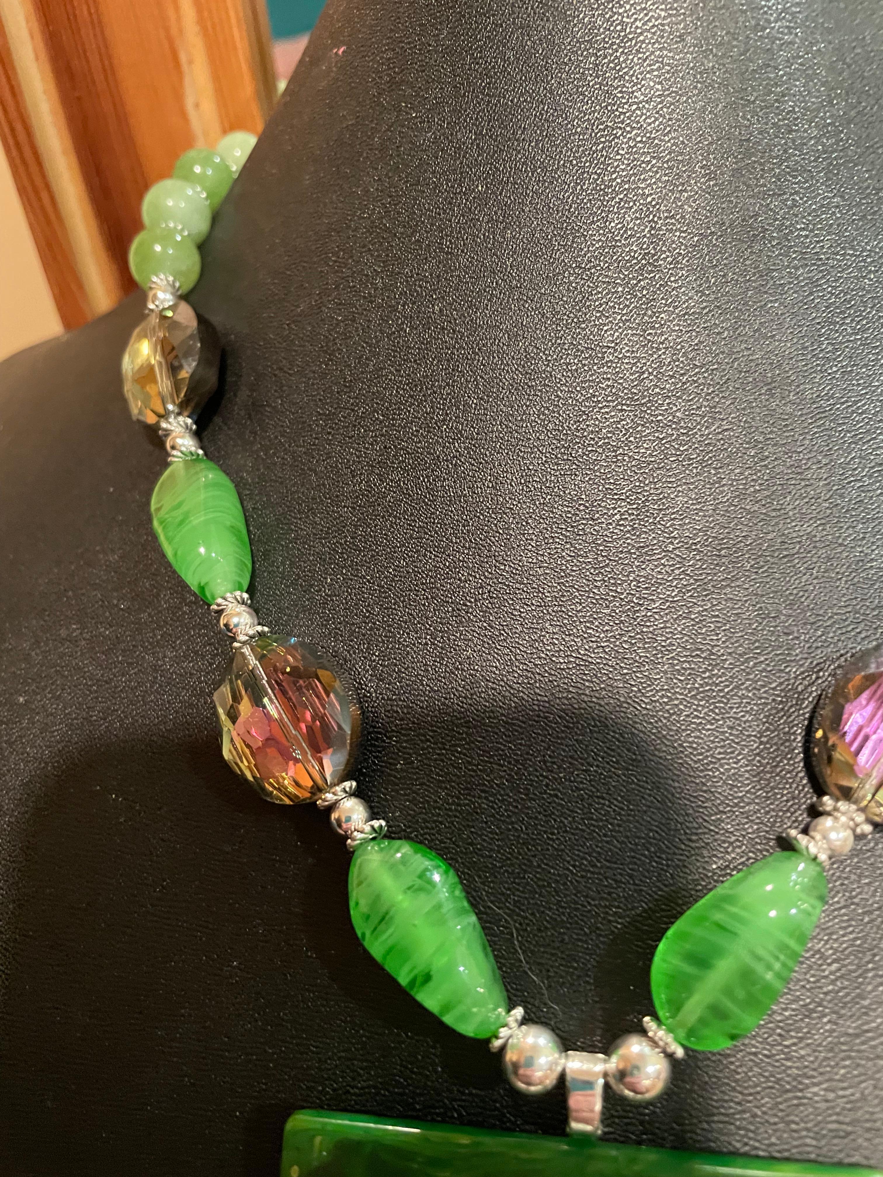 LB offers Vintage Bakelite buckle Vintage brooch Crystals French glass Necklace In Good Condition For Sale In Pittsburgh, PA
