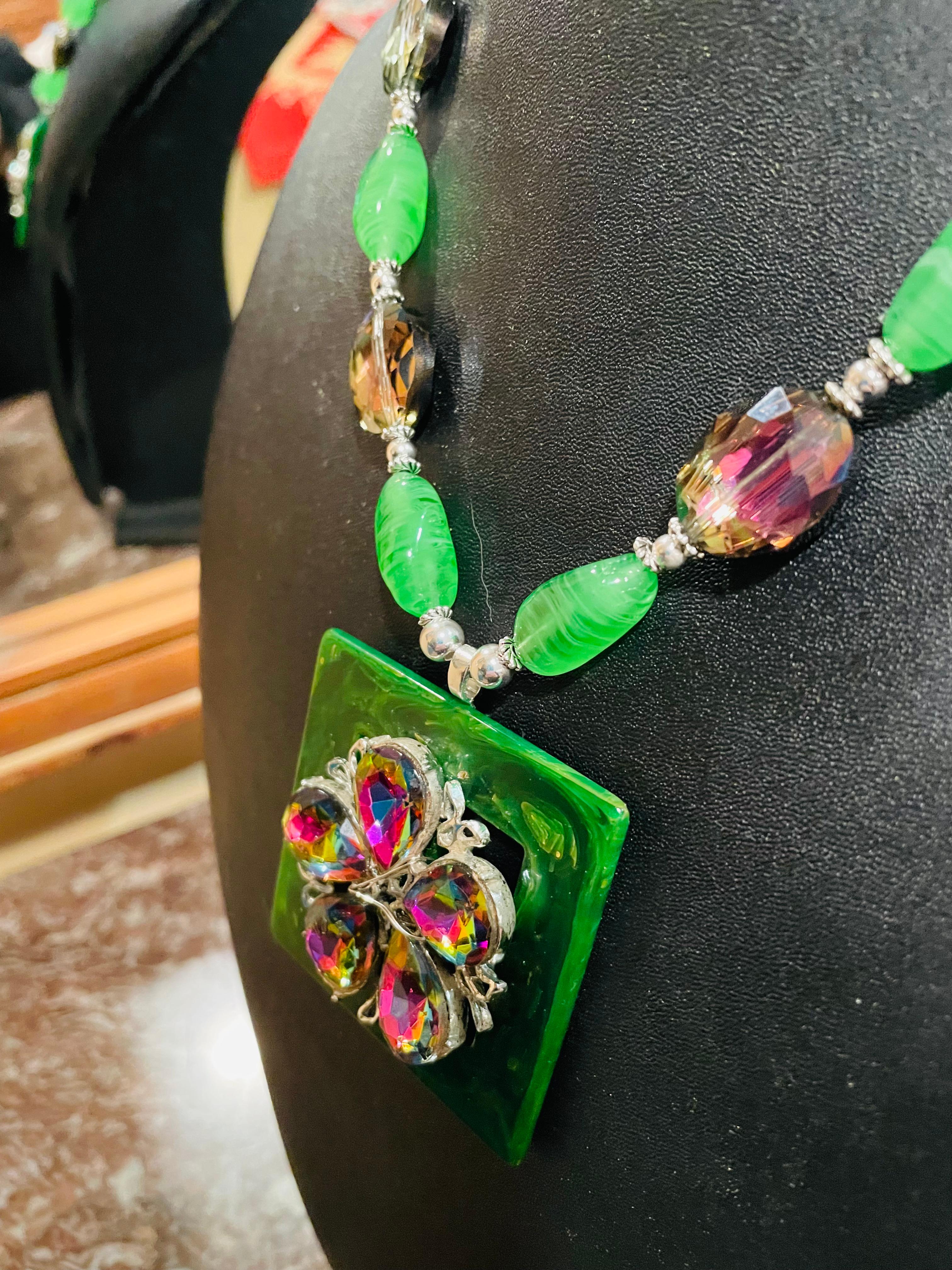 LB offers Vintage Bakelite buckle Vintage brooch Crystals French glass Necklace For Sale 1