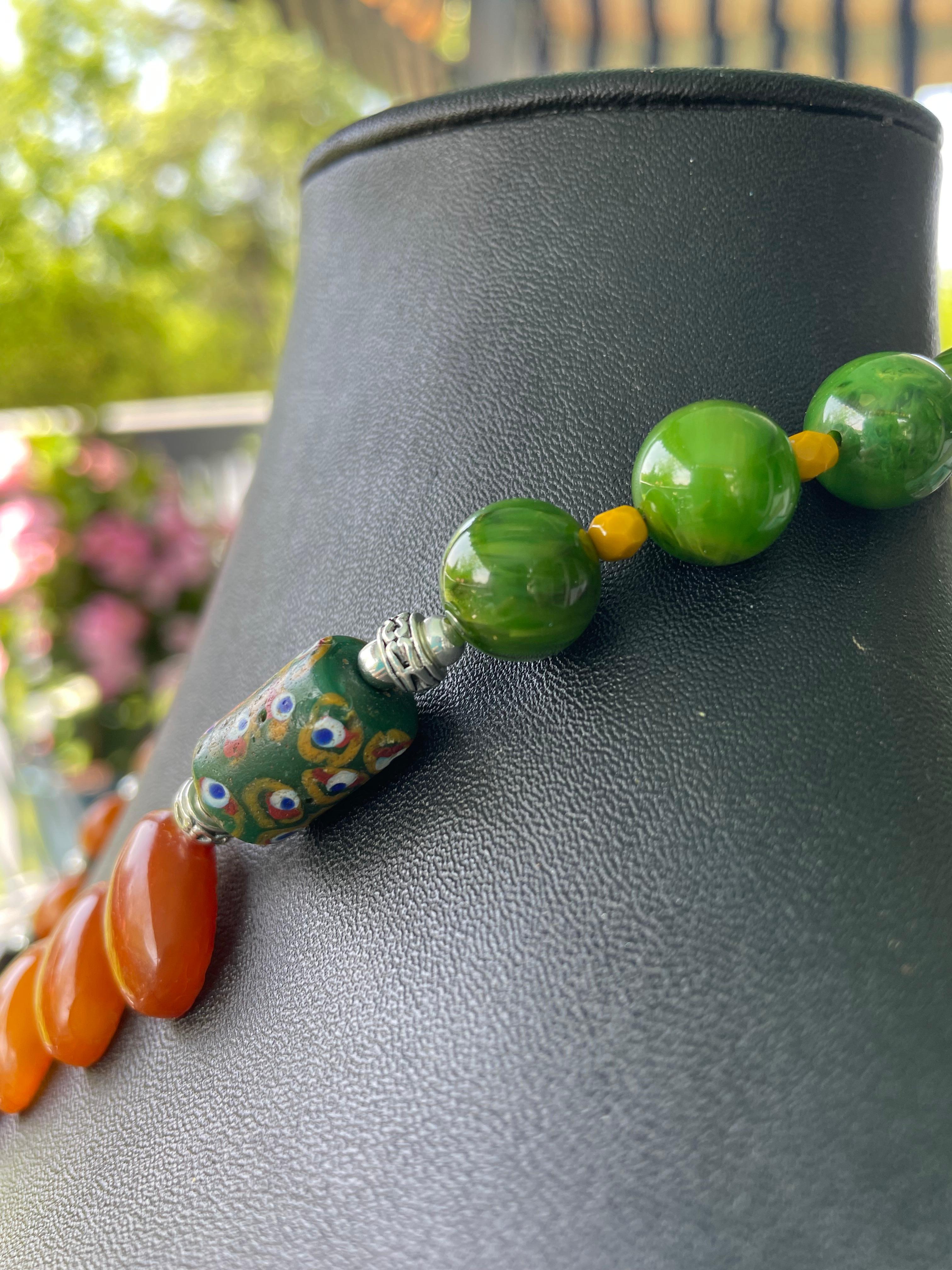 da uomo o donna LB offre Collana vintage in bachelite con fibbie d'ambra e ovali in vetro di Murano in vendita