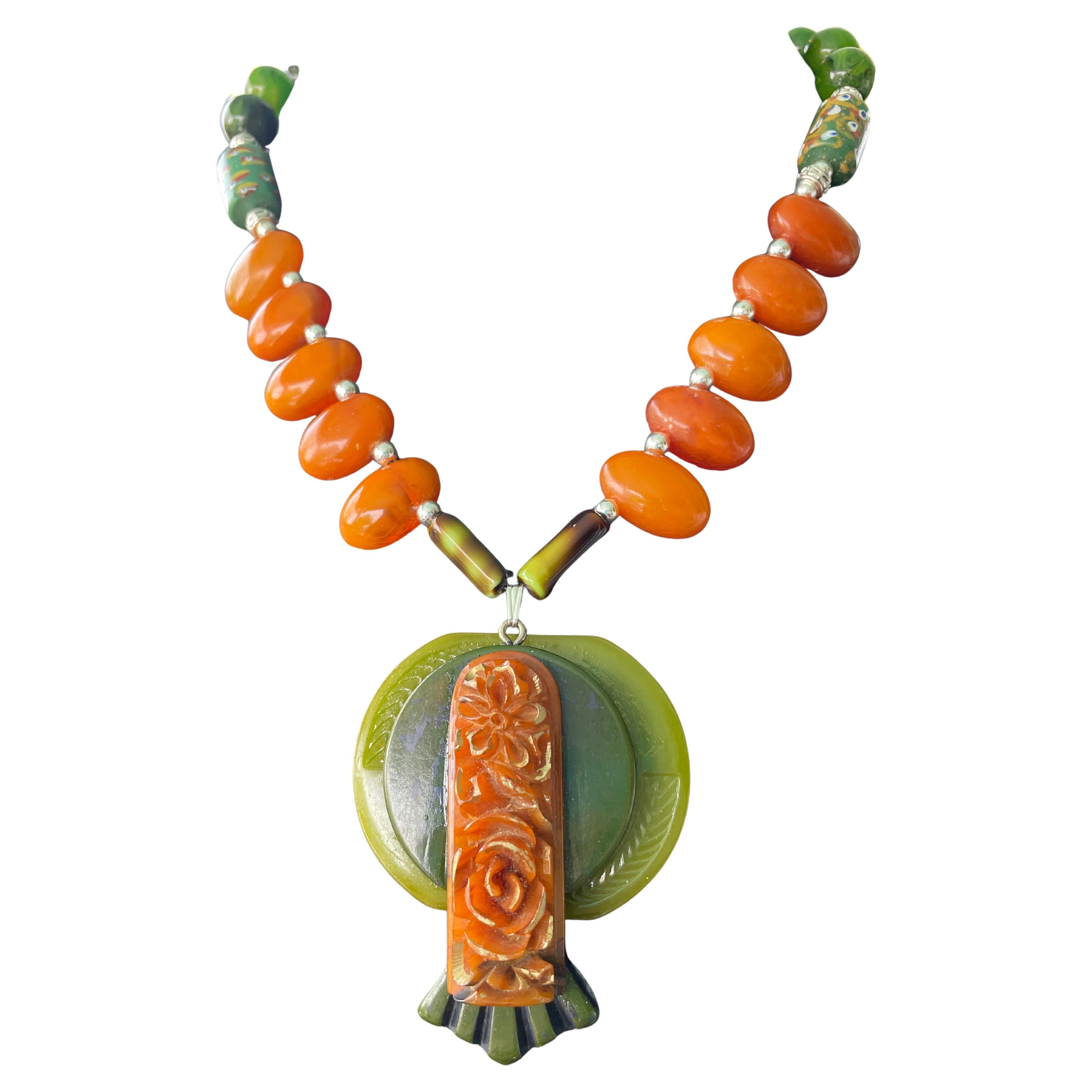 LB offre Collana vintage in bachelite con fibbie d'ambra e ovali in vetro di Murano in vendita