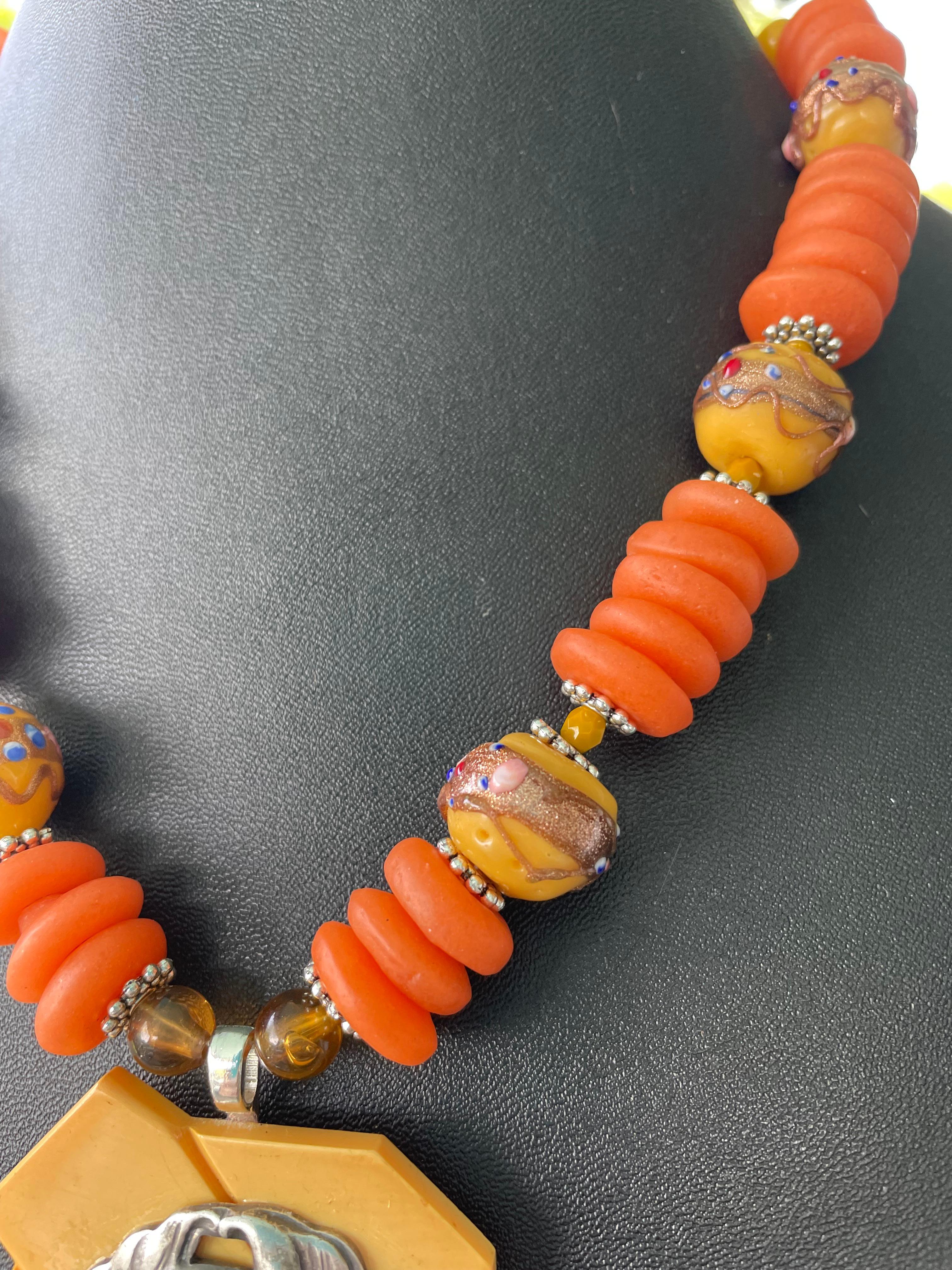 Taille cabochon LB offers Vintage Bakelite Sterling Broches Venetian Wedding Beads Necklace en vente