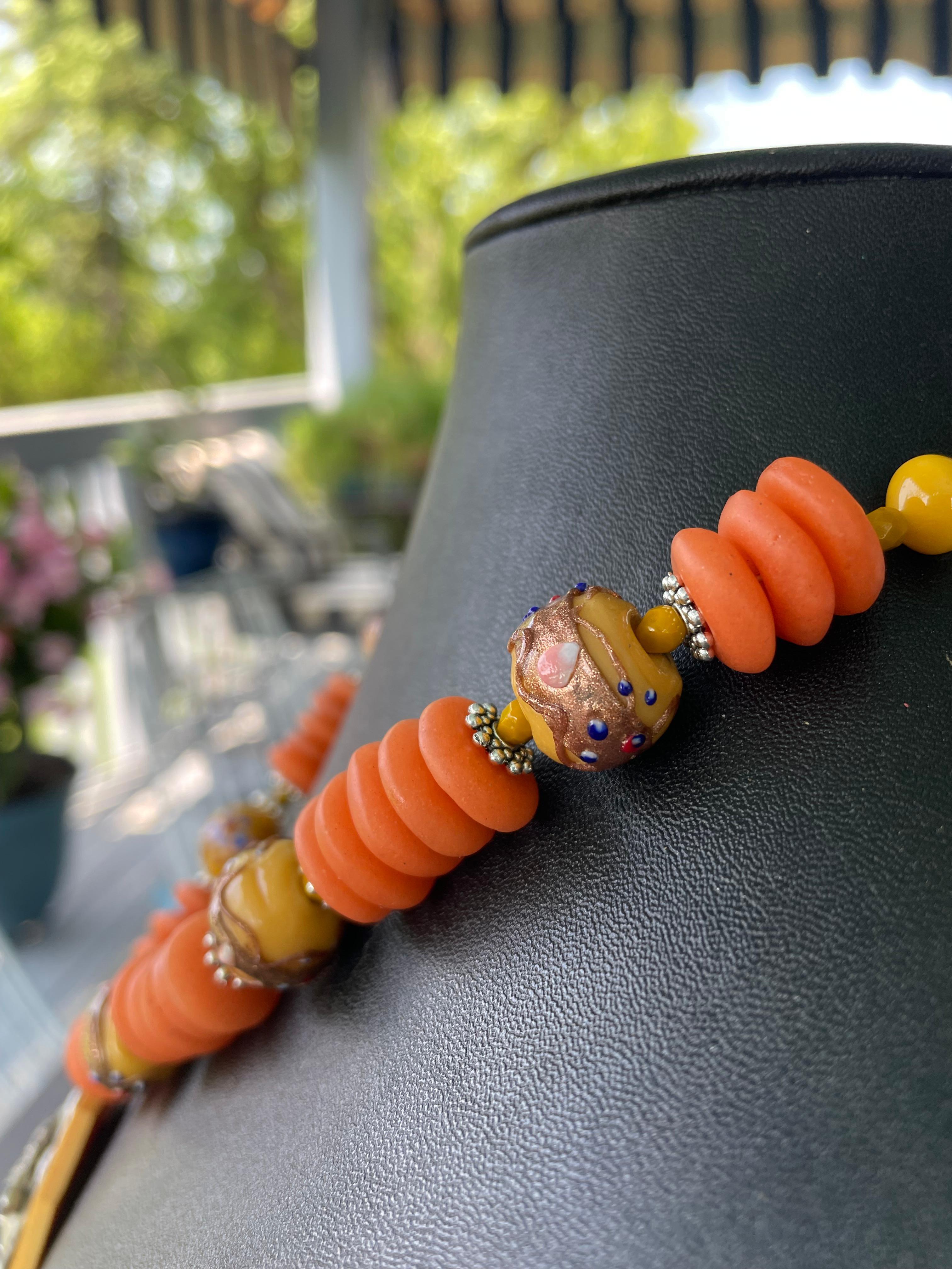 LB offers Vintage Bakelite Sterling Broches Venetian Wedding Beads Necklace Unisexe en vente
