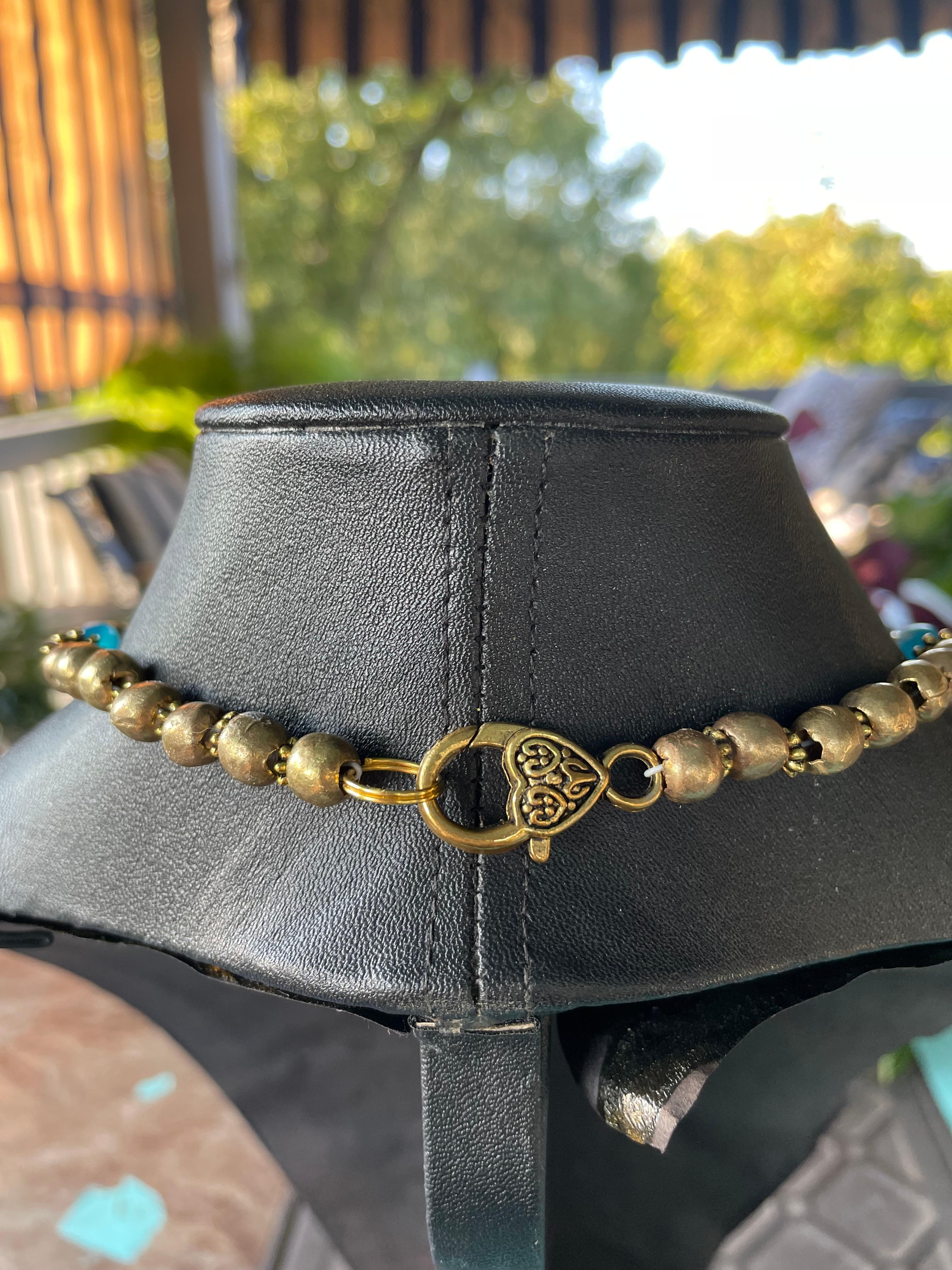 LB offre spille vintage Collana afghana in ottone veneziana con cloisonné tibetano in vendita 4