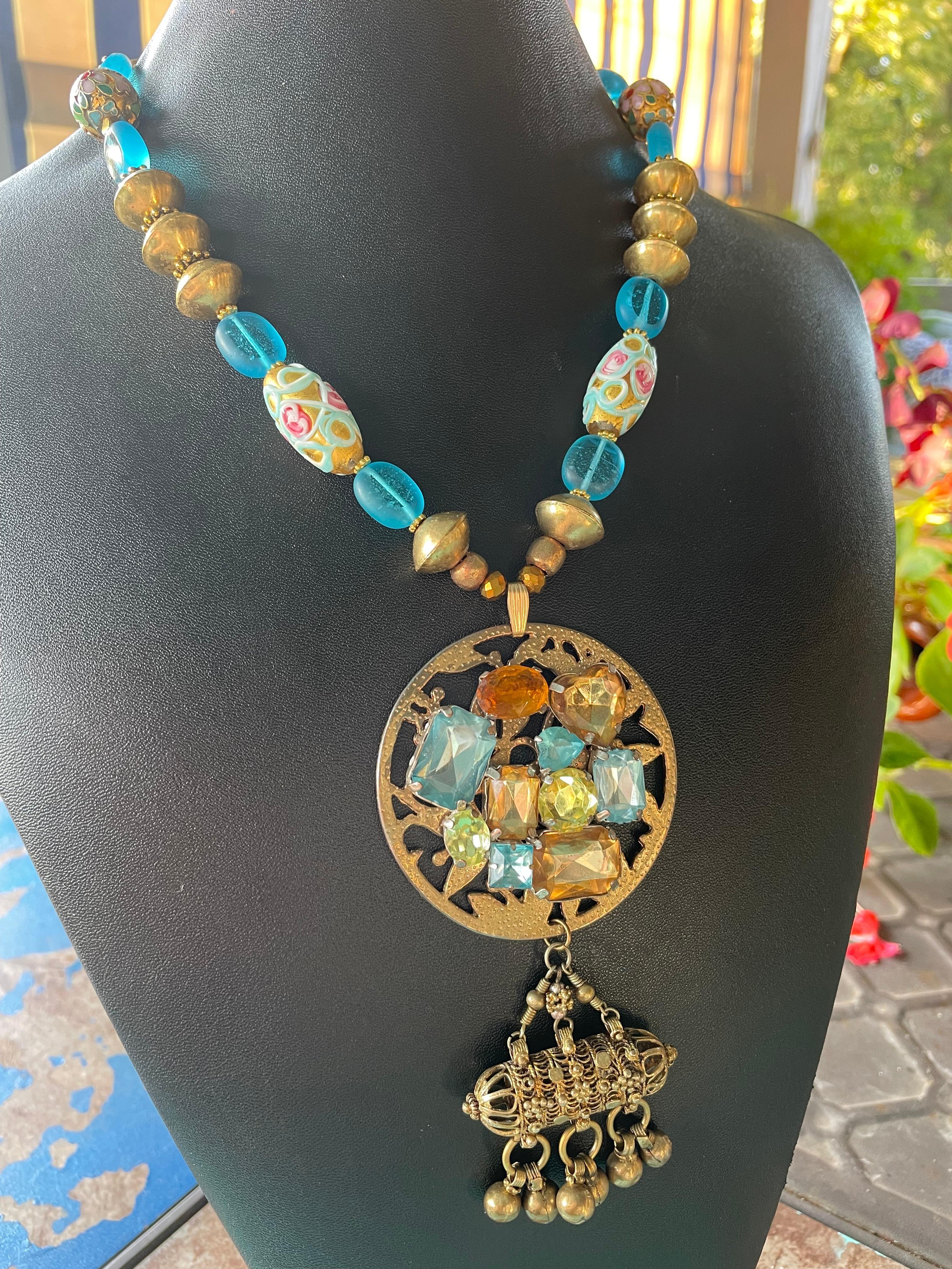 LB offre spille vintage Collana afghana in ottone veneziana con cloisonné tibetano in vendita 1