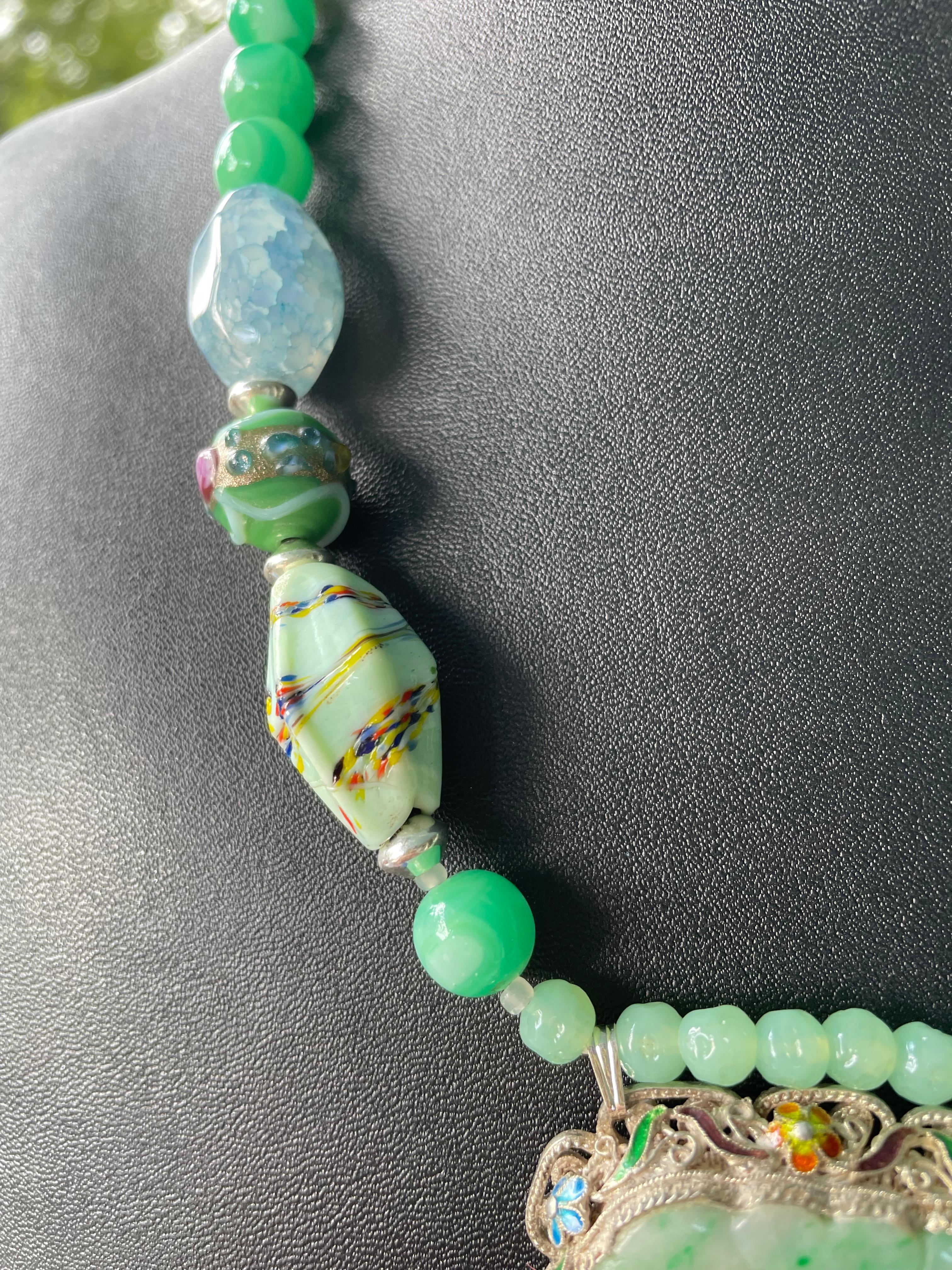 LB bietet Vintage Chinese Jade Sterling Emaille Brosche venezianischen Achaten Halskette im Zustand „Gut“ im Angebot in Pittsburgh, PA