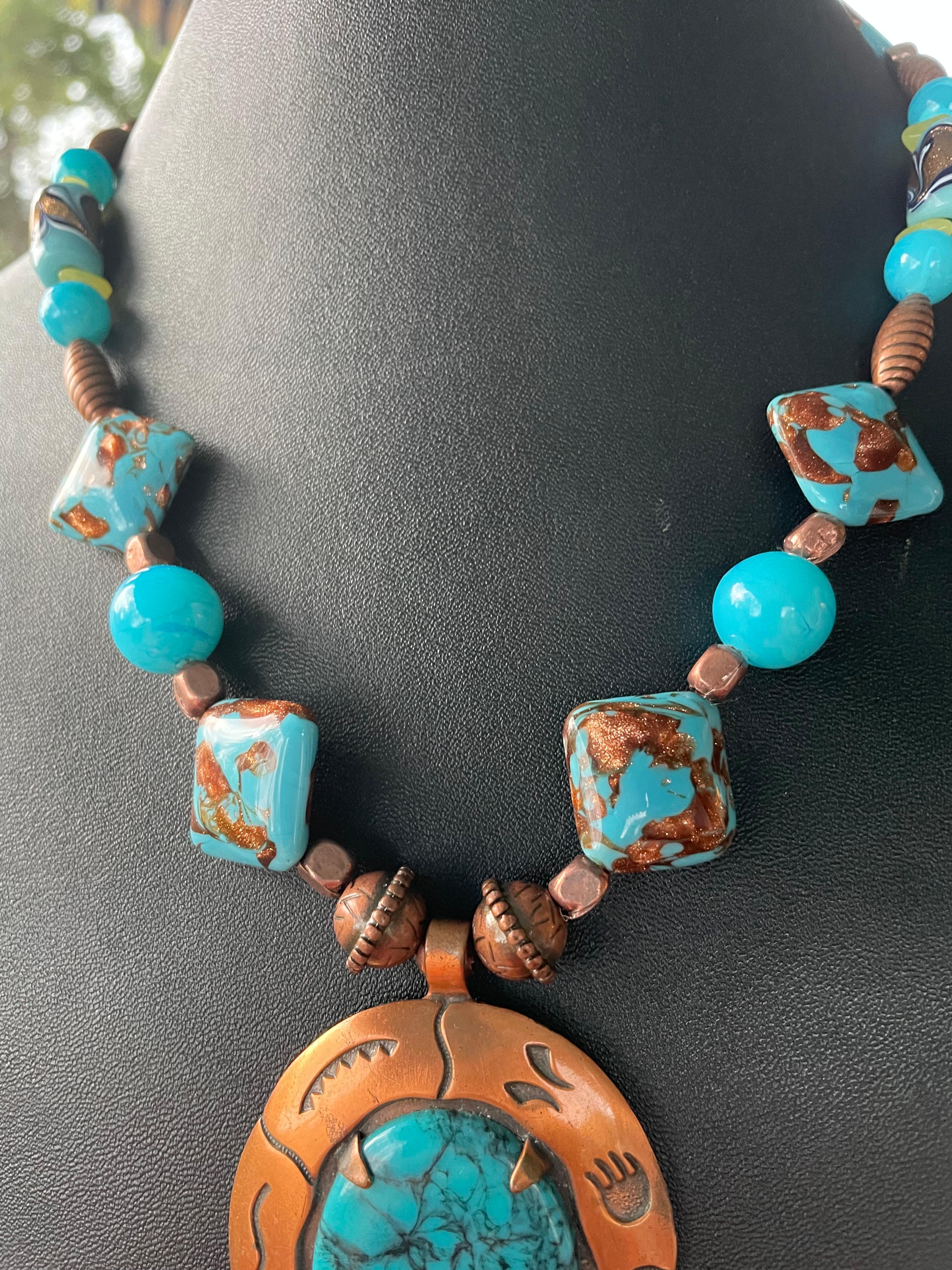 LB ofrece Colgante vintage de cobre imitación turquesa Collar vintage de cristal veneciano Artesano en venta