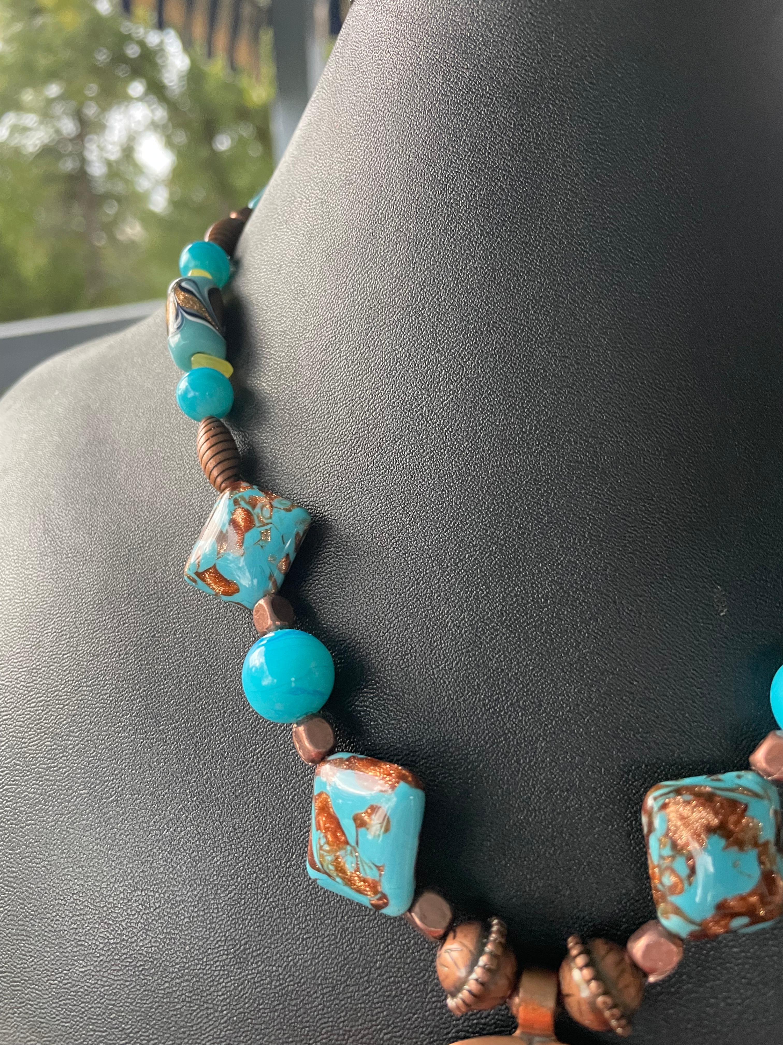 Femenino o masculino LB ofrece Colgante vintage de cobre imitación turquesa Collar vintage de cristal veneciano en venta