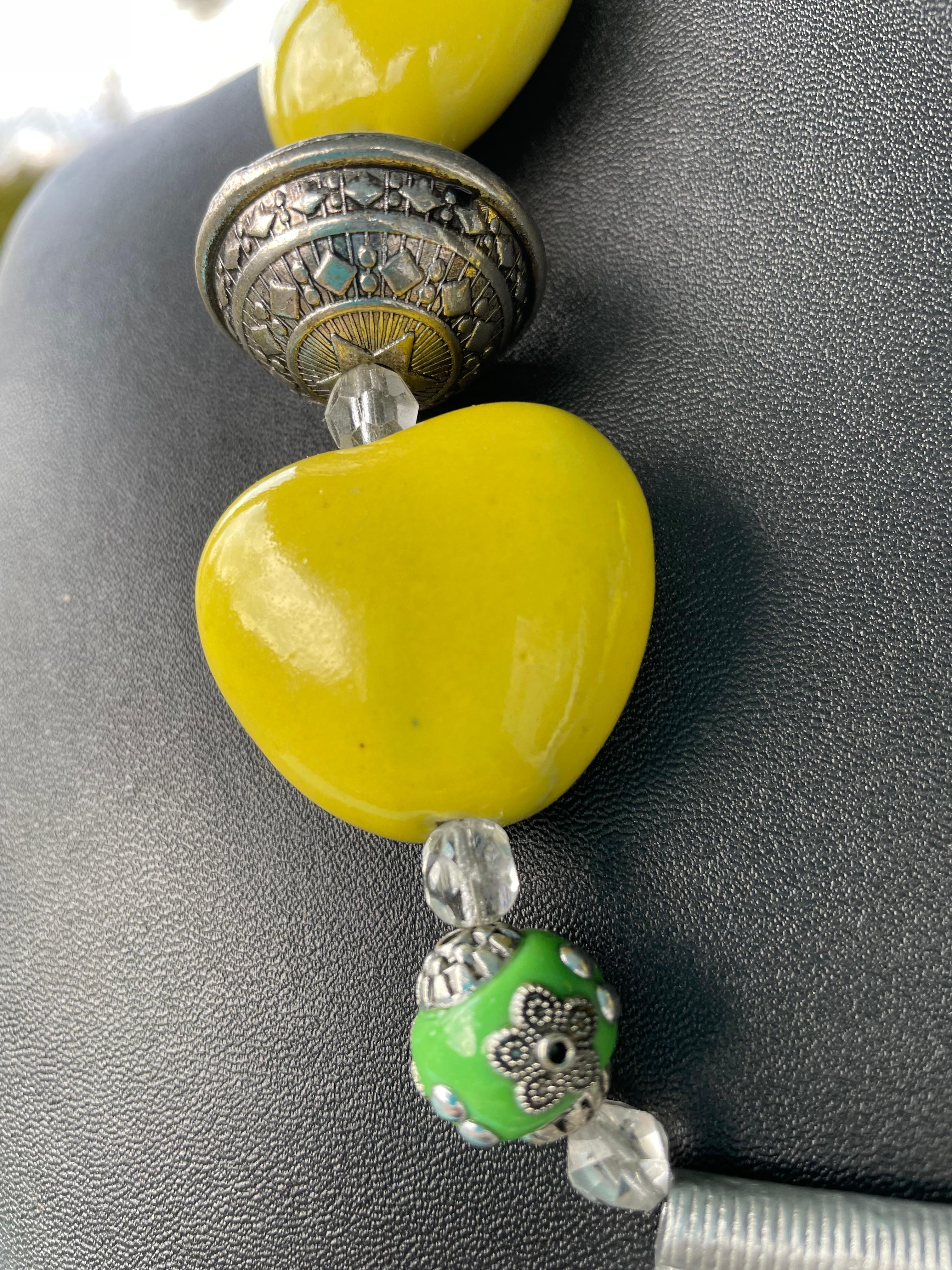 LB bietet Vintage-Halskette mit Anhänger aus indischem Knochen und Harz, Achat, tibetische Silberperlen und Perlen (Kunsthandwerker*in) im Angebot