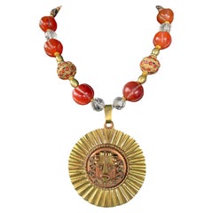 LB offre una collana in ottone messicano d'epoca con ciondolo in rame e corniola.
