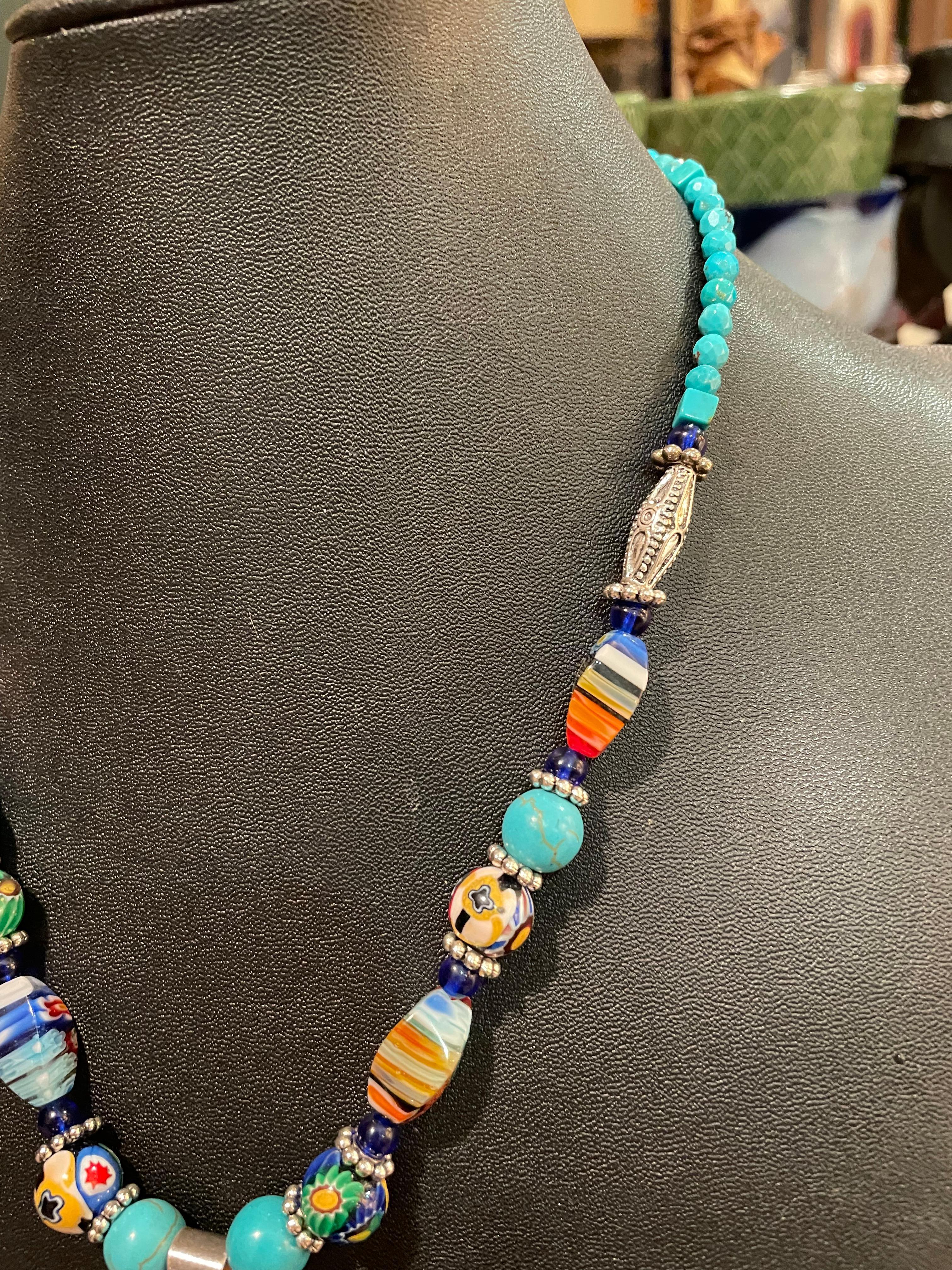 LB bietet Vintage-Halskette aus mexikanischem Intarsienkreuz mit türkisfarbenem, venezianischem Glas mit Intarsien  (Cabochon) im Angebot