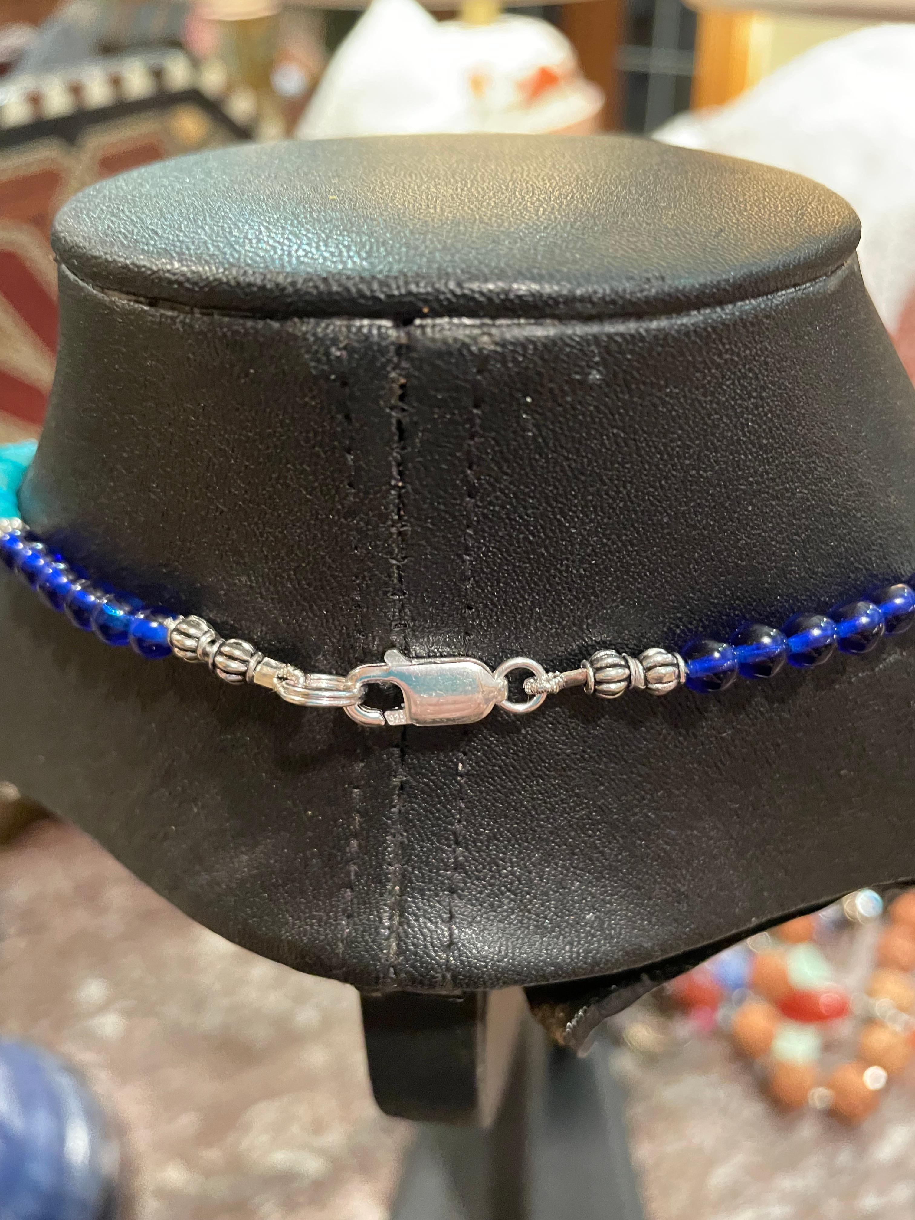 LB bietet Vintage-Halskette aus mexikanischem Intarsienkreuz mit türkisfarbenem, venezianischem Glas mit Intarsien  für Damen oder Herren im Angebot