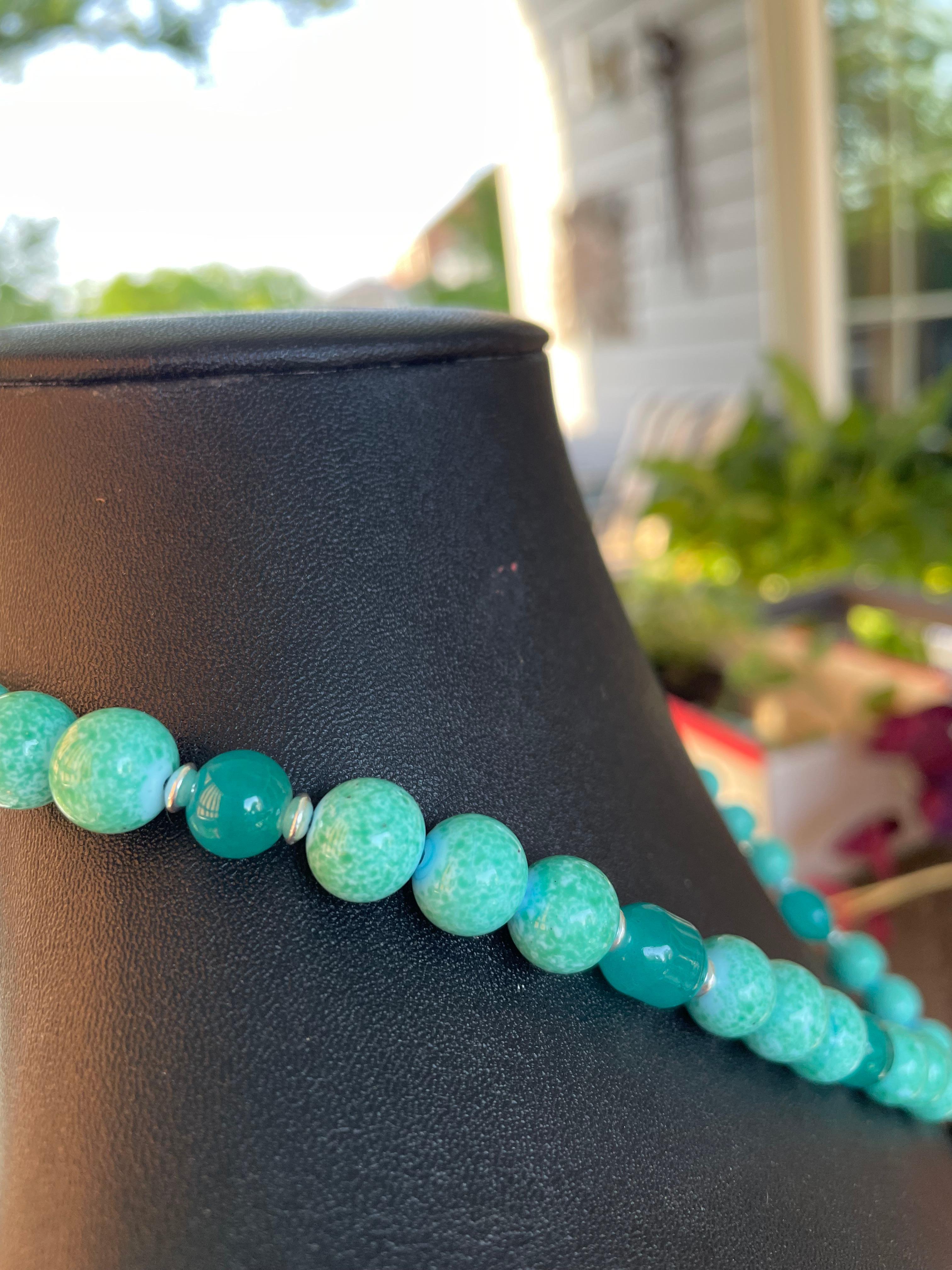 LB offers Vintage Navajo Sterling Turquoise concha pendant Peking glass necklace In Good Condition For Sale In Pittsburgh, PA