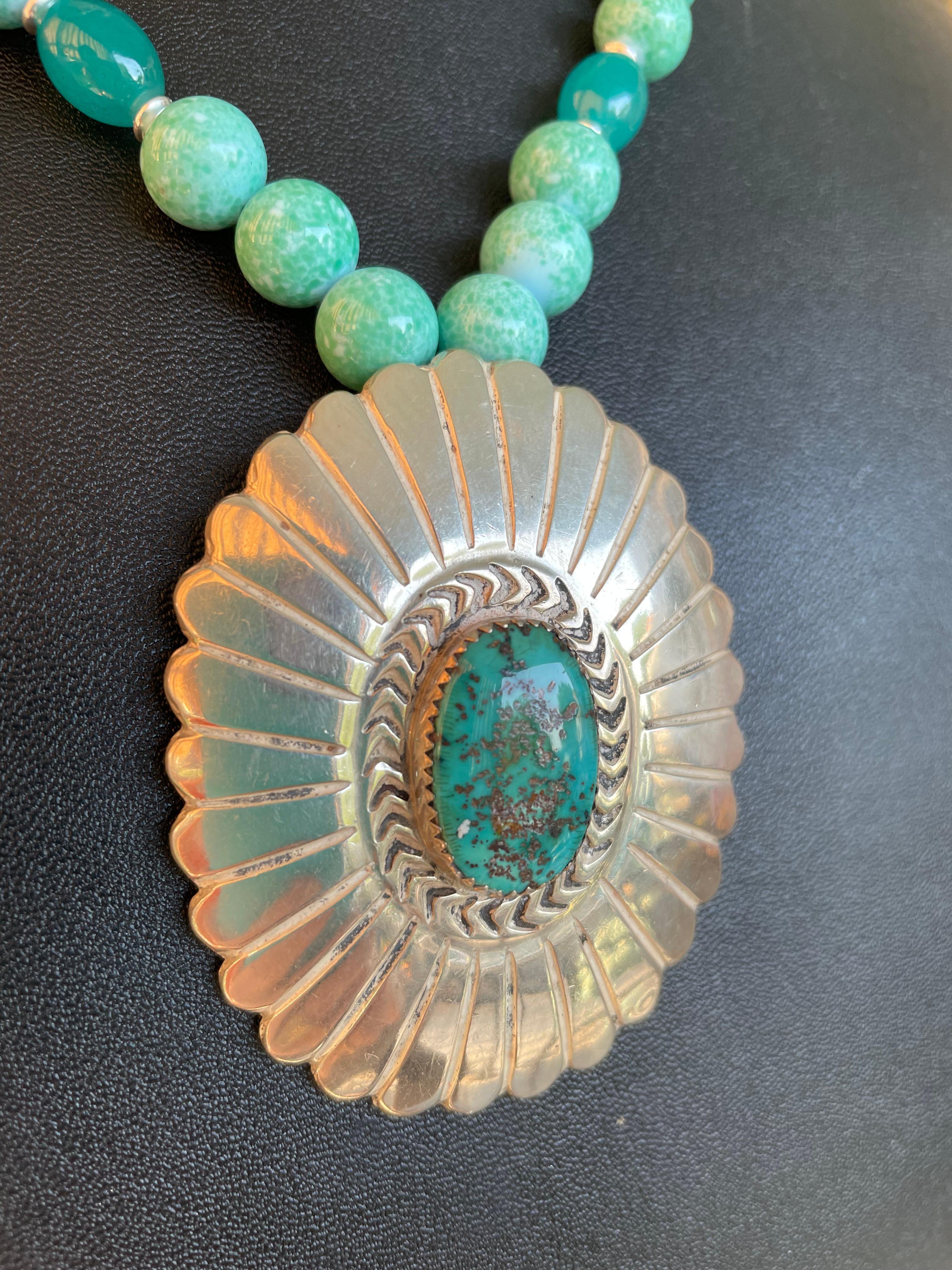 LB offers Vintage Navajo Sterling Turquoise concha pendant Peking glass necklace For Sale 3
