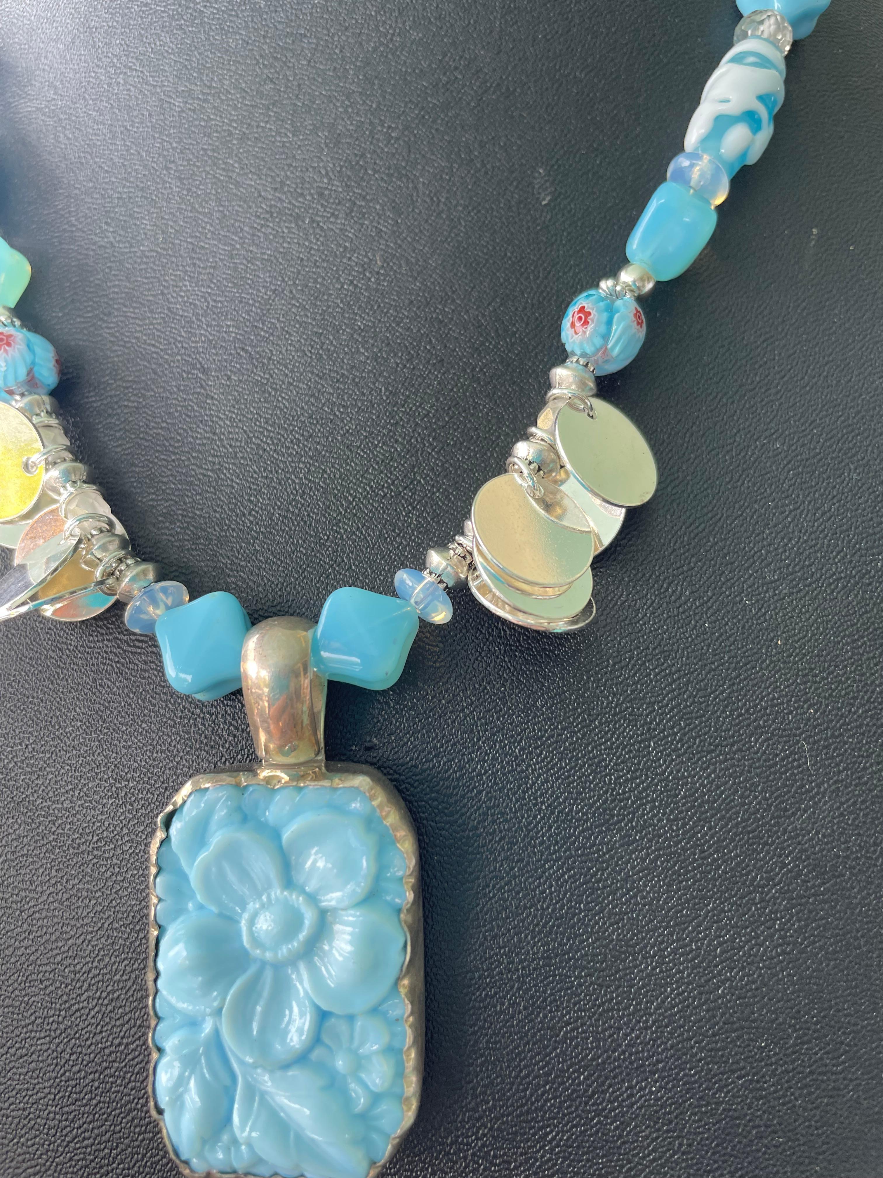 Artisan LB offre Collier Vintage en verre de Pékin et cristal de Turquoise en vente