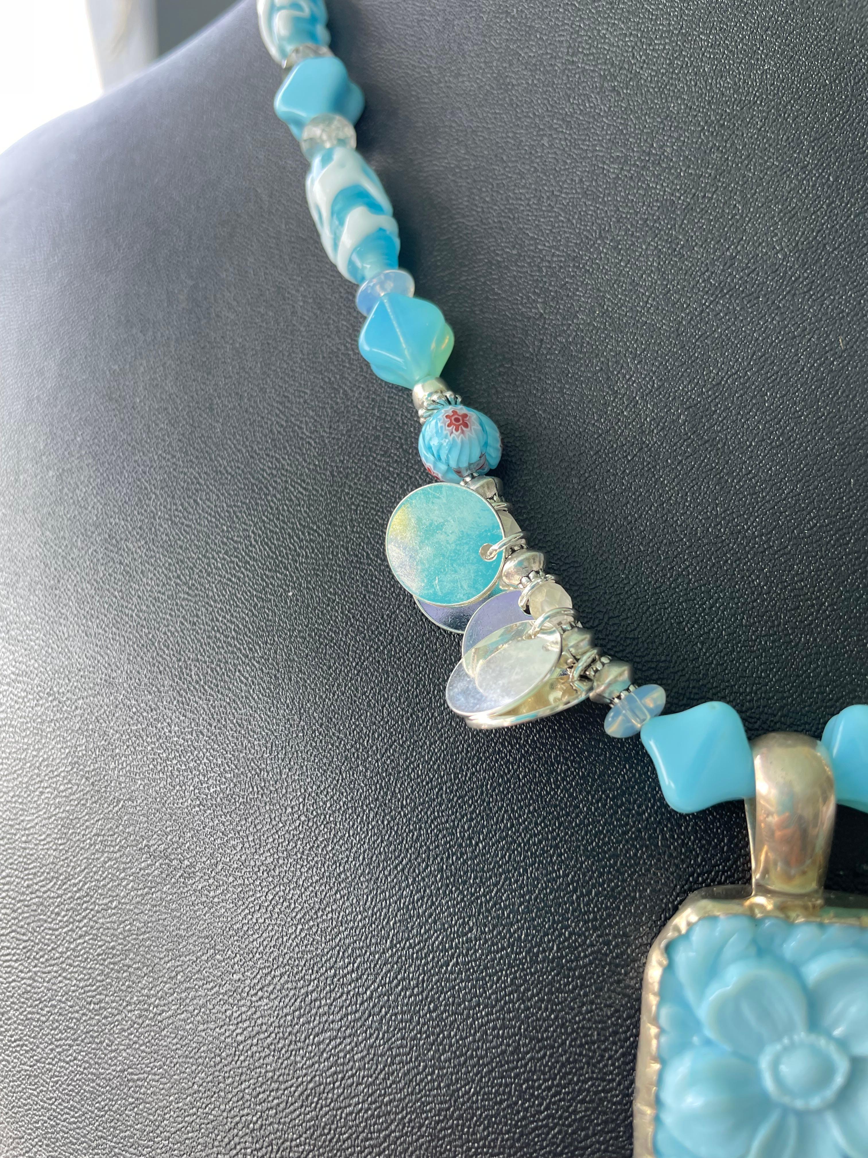 Perle LB offre Collier Vintage en verre de Pékin et cristal de Turquoise en vente