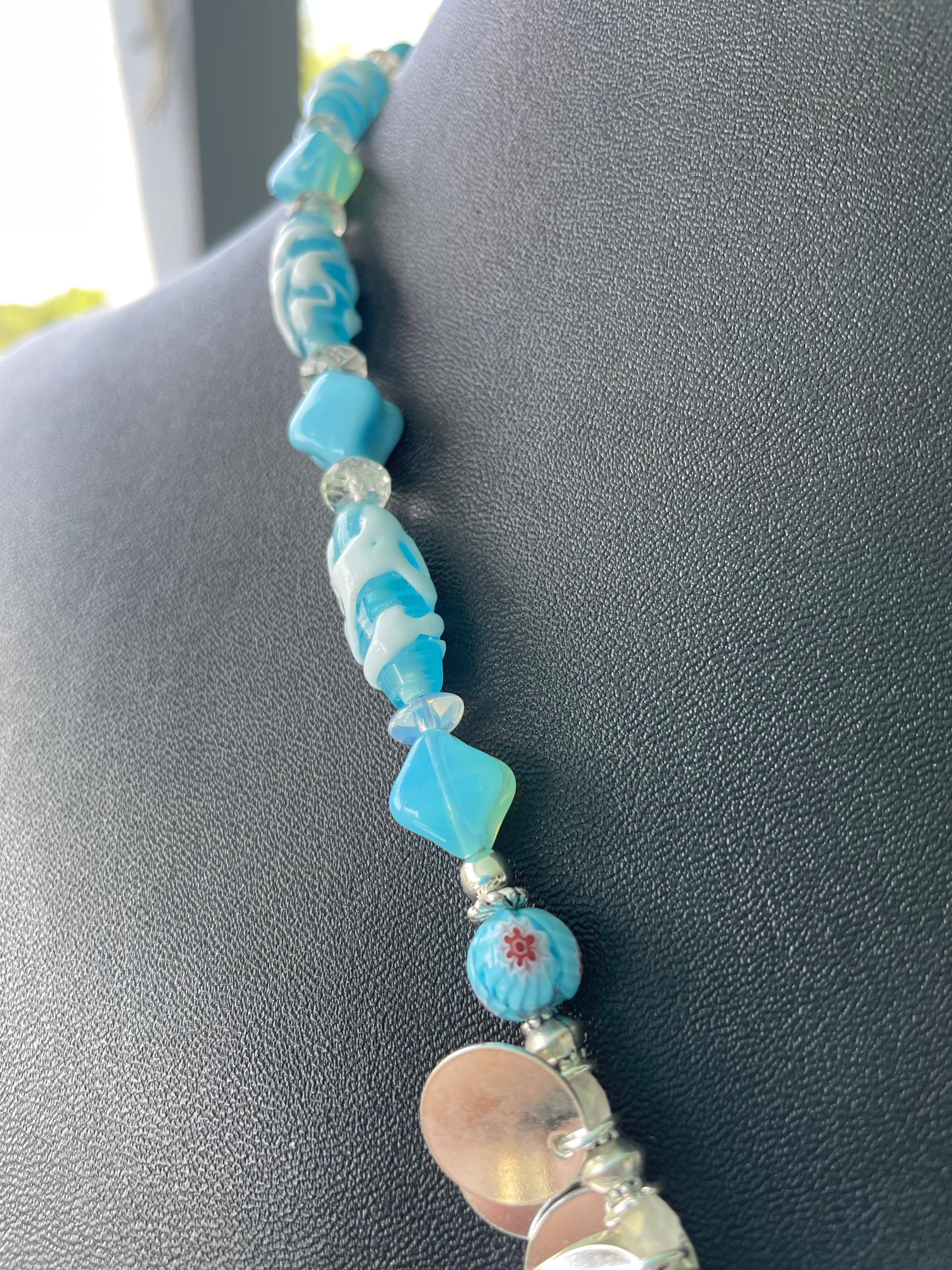 LB offre Collier Vintage en verre de Pékin et cristal de Turquoise Bon état - En vente à Pittsburgh, PA