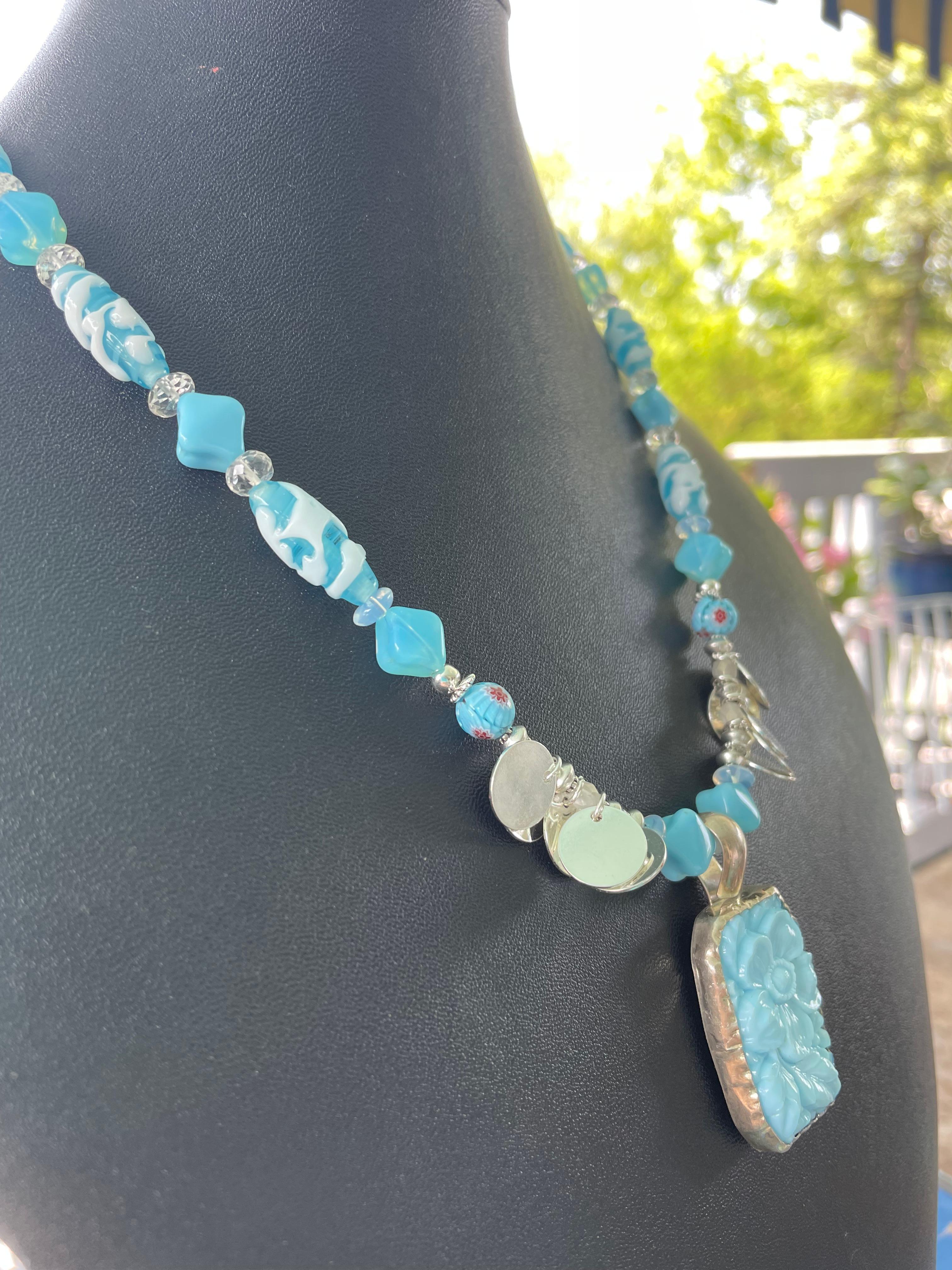 LB offre Collier Vintage en verre de Pékin et cristal de Turquoise en vente 2