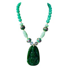 LB propose un collier vintage Quan Yin Jadeite Verre de Pékin Verre vénitien sculpté