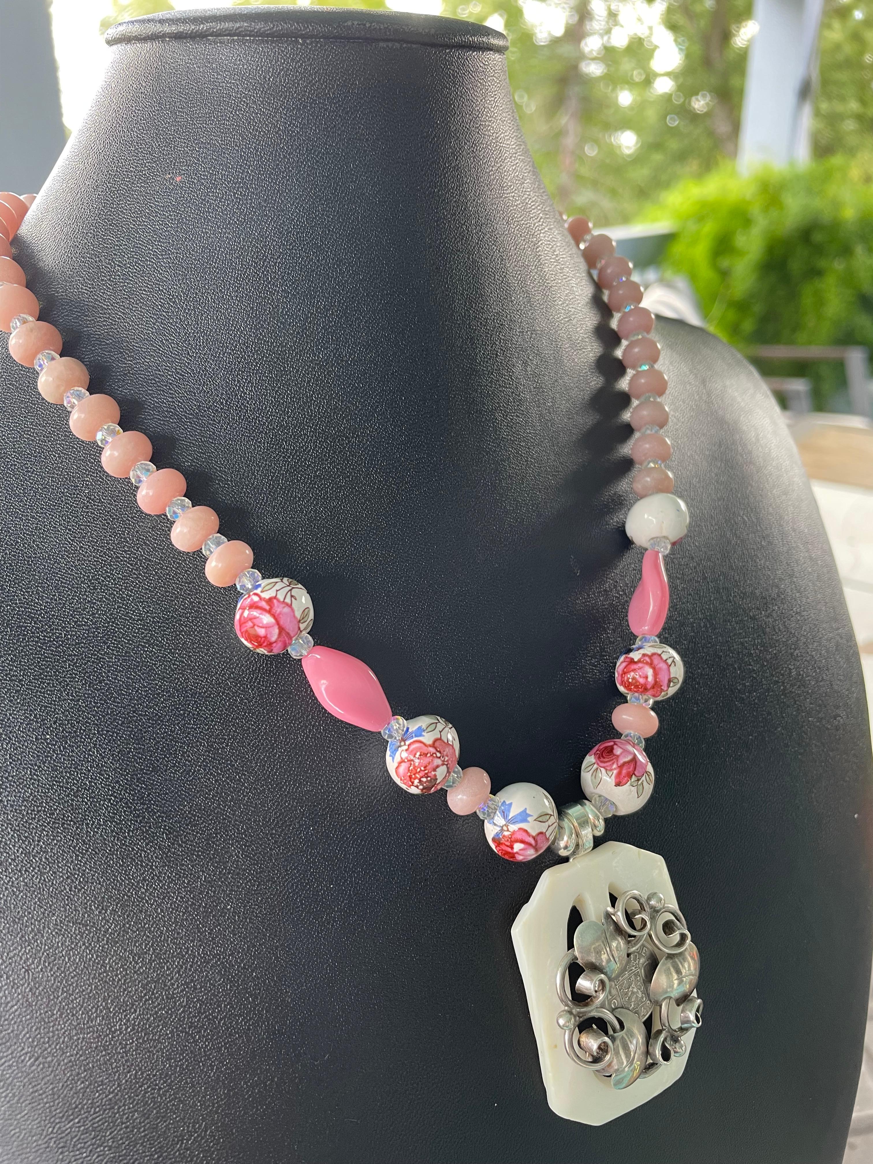 LB bietet Vintage SS Brosche Keramik Rose Perlen Rose Quartz Kristall Halskette im Angebot 3