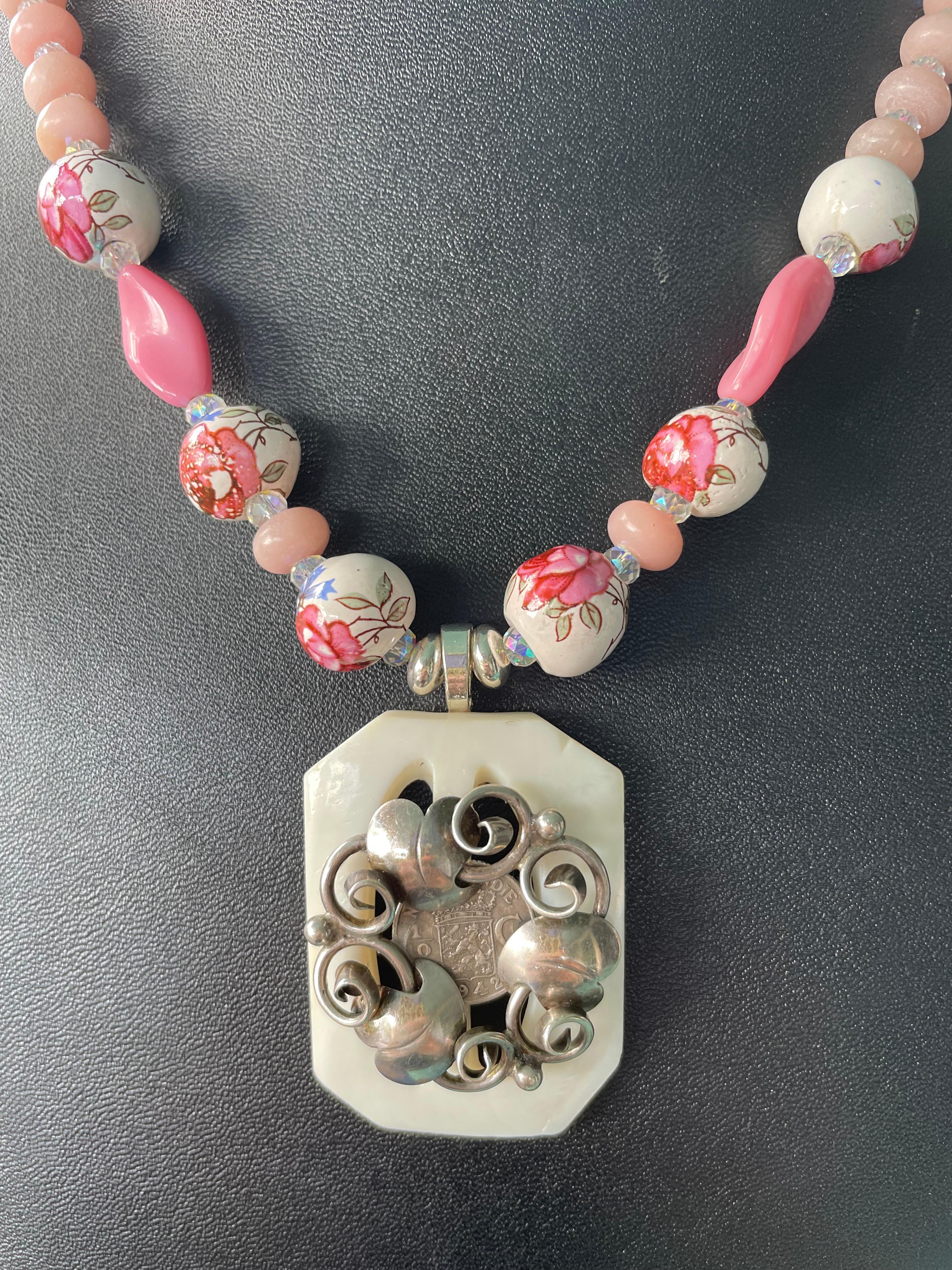LB bietet Vintage SS Brosche Keramik Rose Perlen Rose Quartz Kristall Halskette im Angebot 4