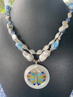 LB ofrece un broche Vintage de mariposa de acero inoxidable con nácar de perlas de agua dulce y ant. Collar de cristal