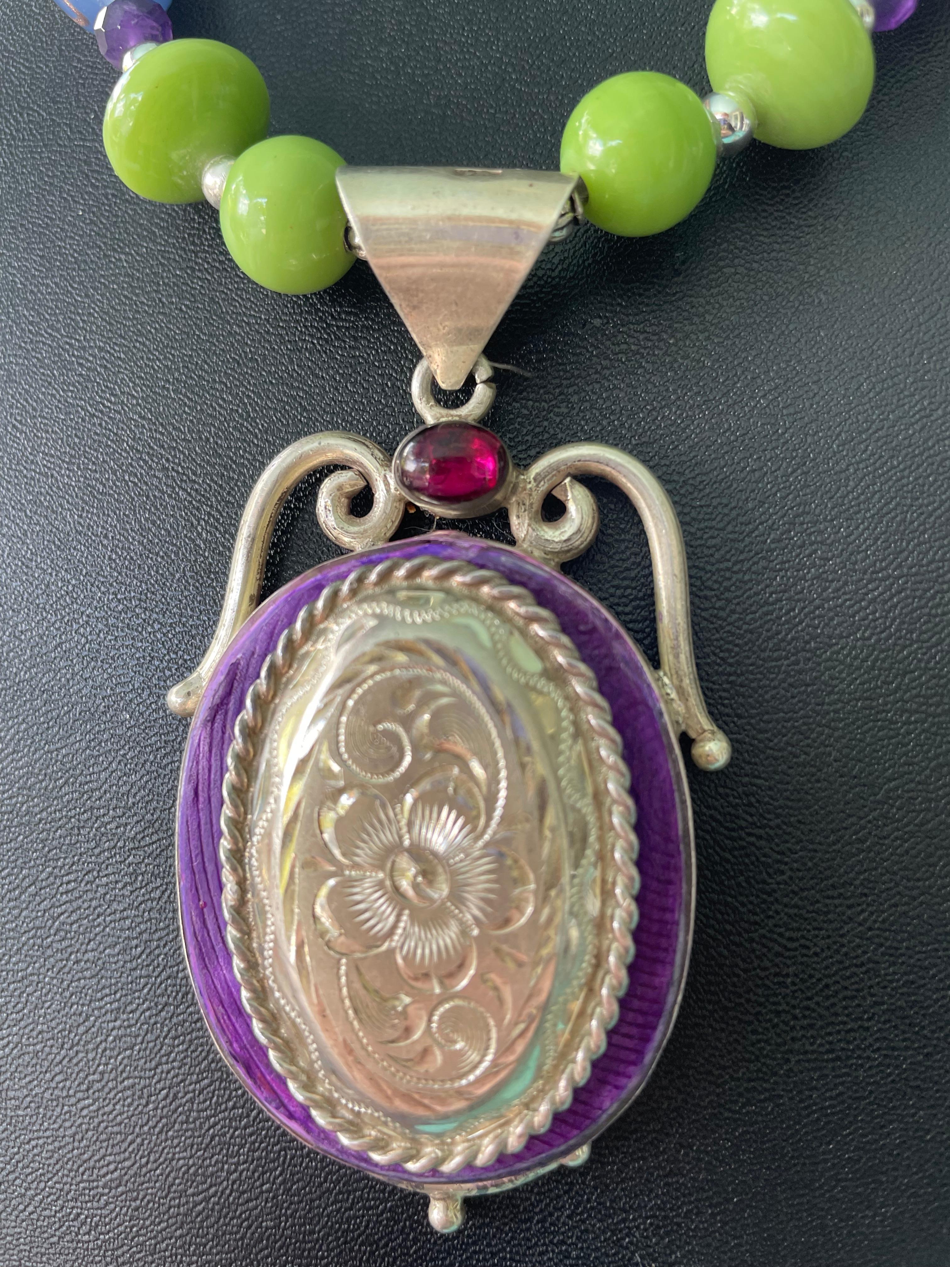 LB bietet Vintage Sterling Balinese Anhänger venezianischen Glas Amethyst Halskette im Angebot 1
