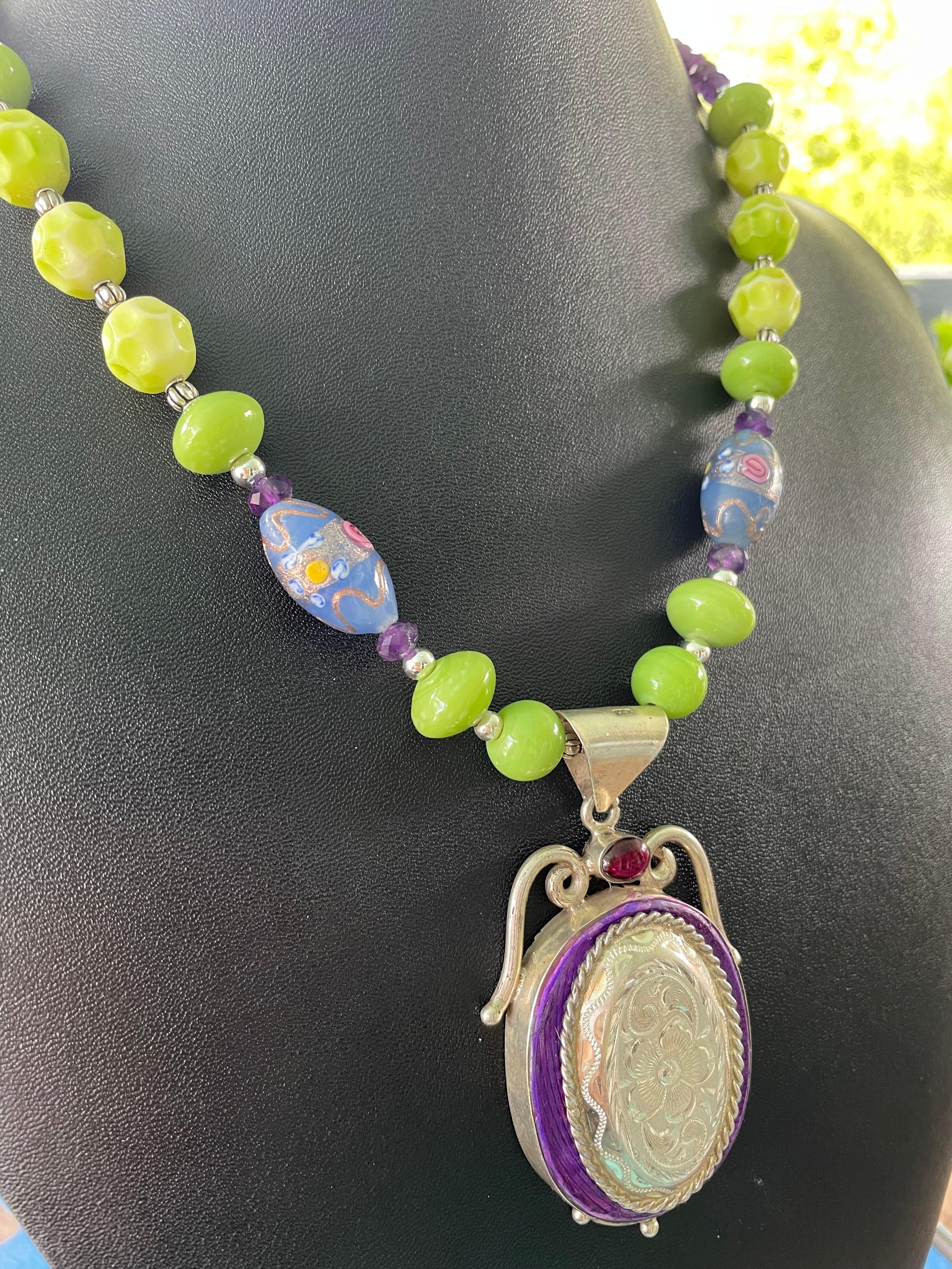 LB bietet Vintage Sterling Balinese Anhänger venezianischen Glas Amethyst Halskette im Angebot 2