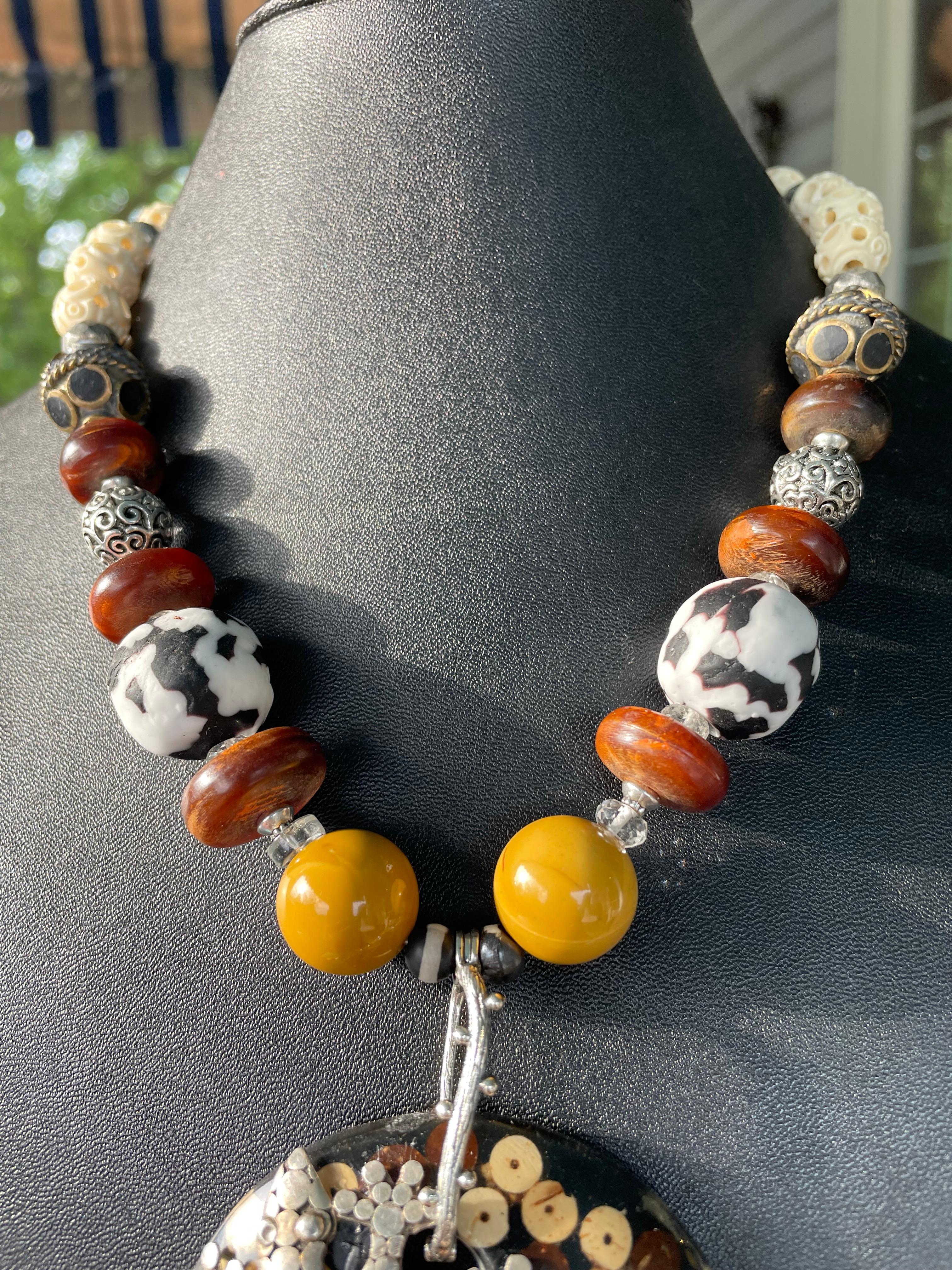 Perlina LB offre spille Sterling Vintage Perline africane Agate Wood Bone Collana in vendita