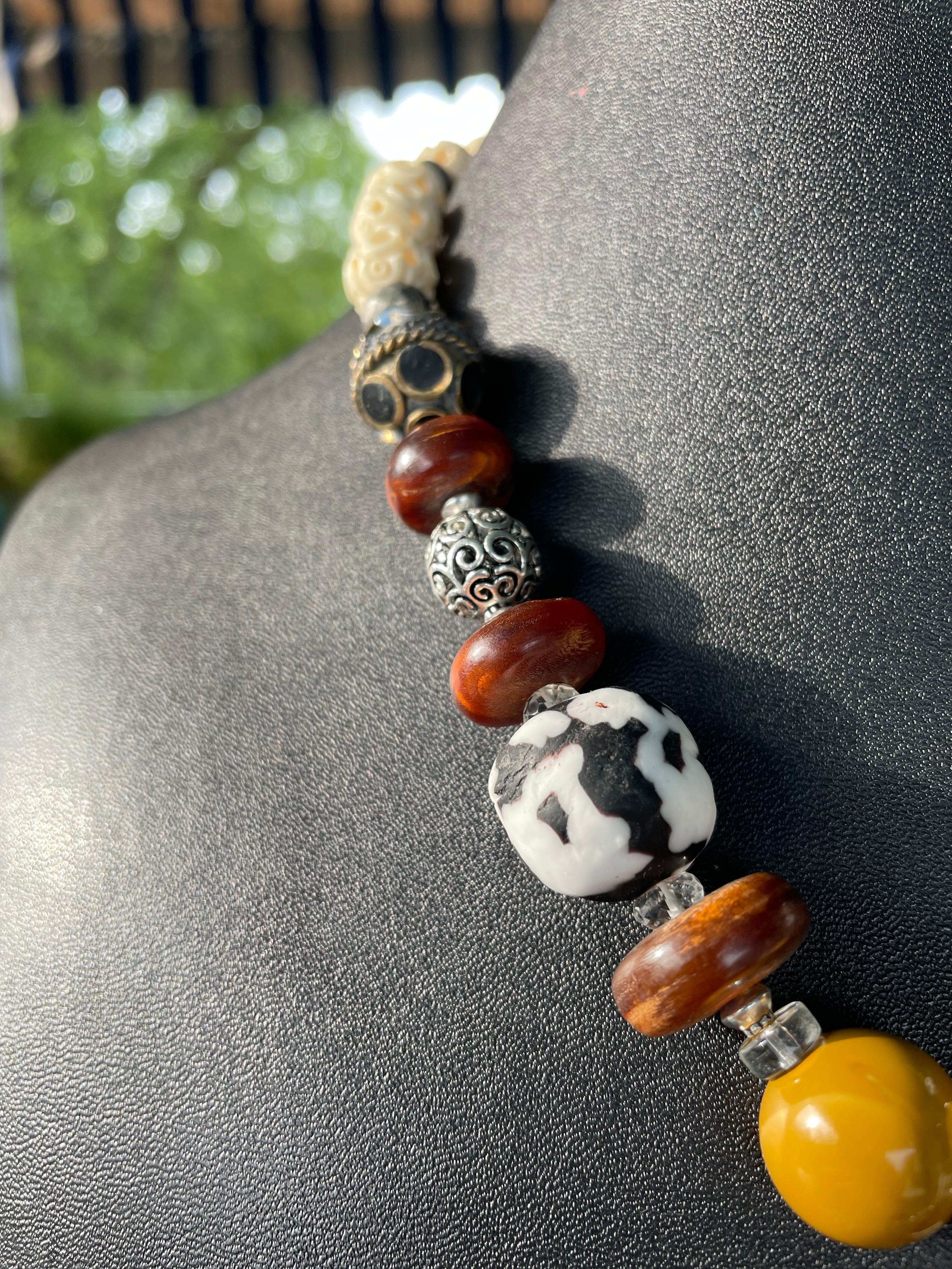LB offre spille Sterling Vintage Perline africane Agate Wood Bone Collana In condizioni buone in vendita a Pittsburgh, PA