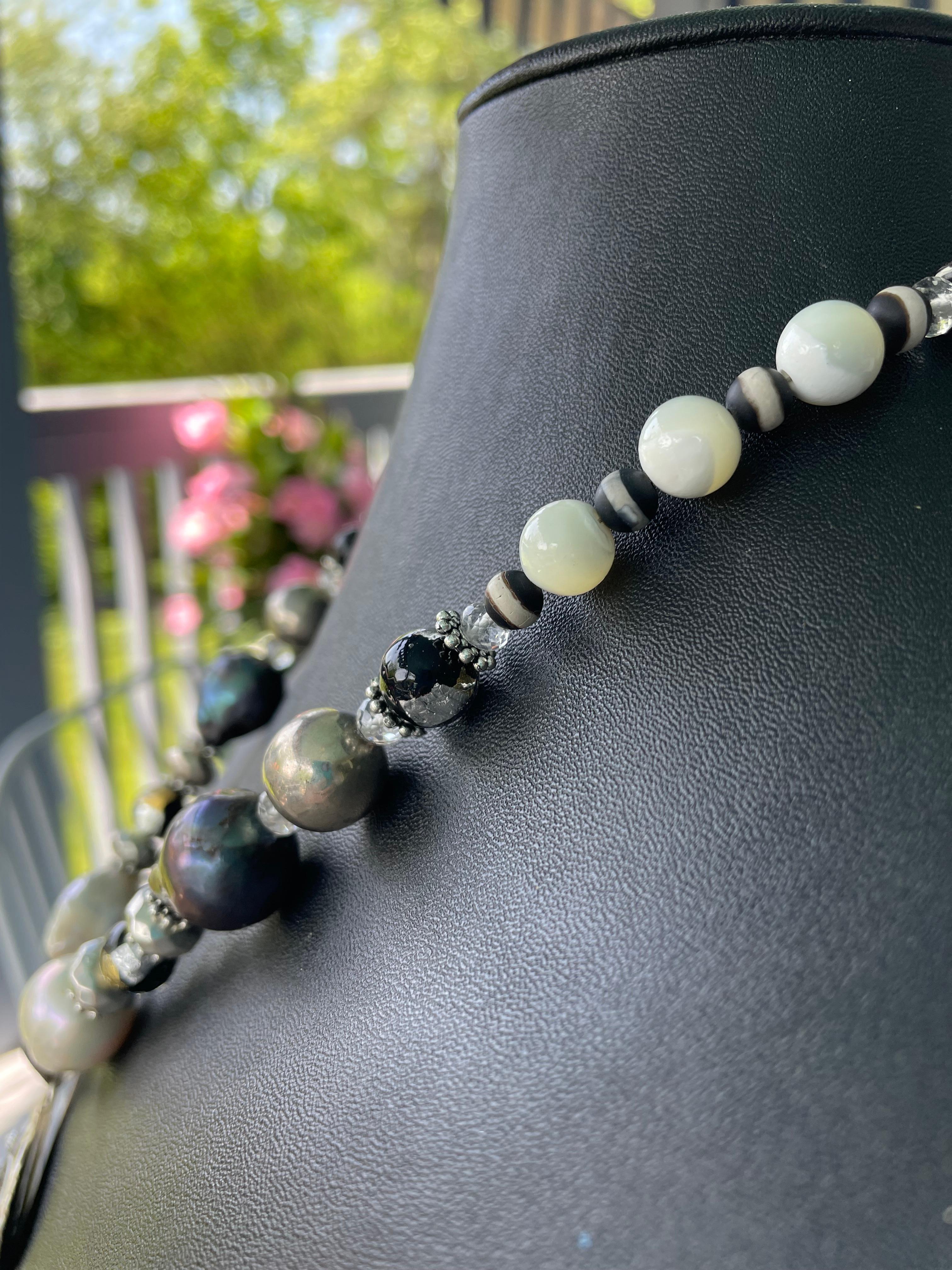 LB offers Vintage Sterling Brooches Baroque Pearls Venetian MOP African Necklace In condizioni buone in vendita a Pittsburgh, PA