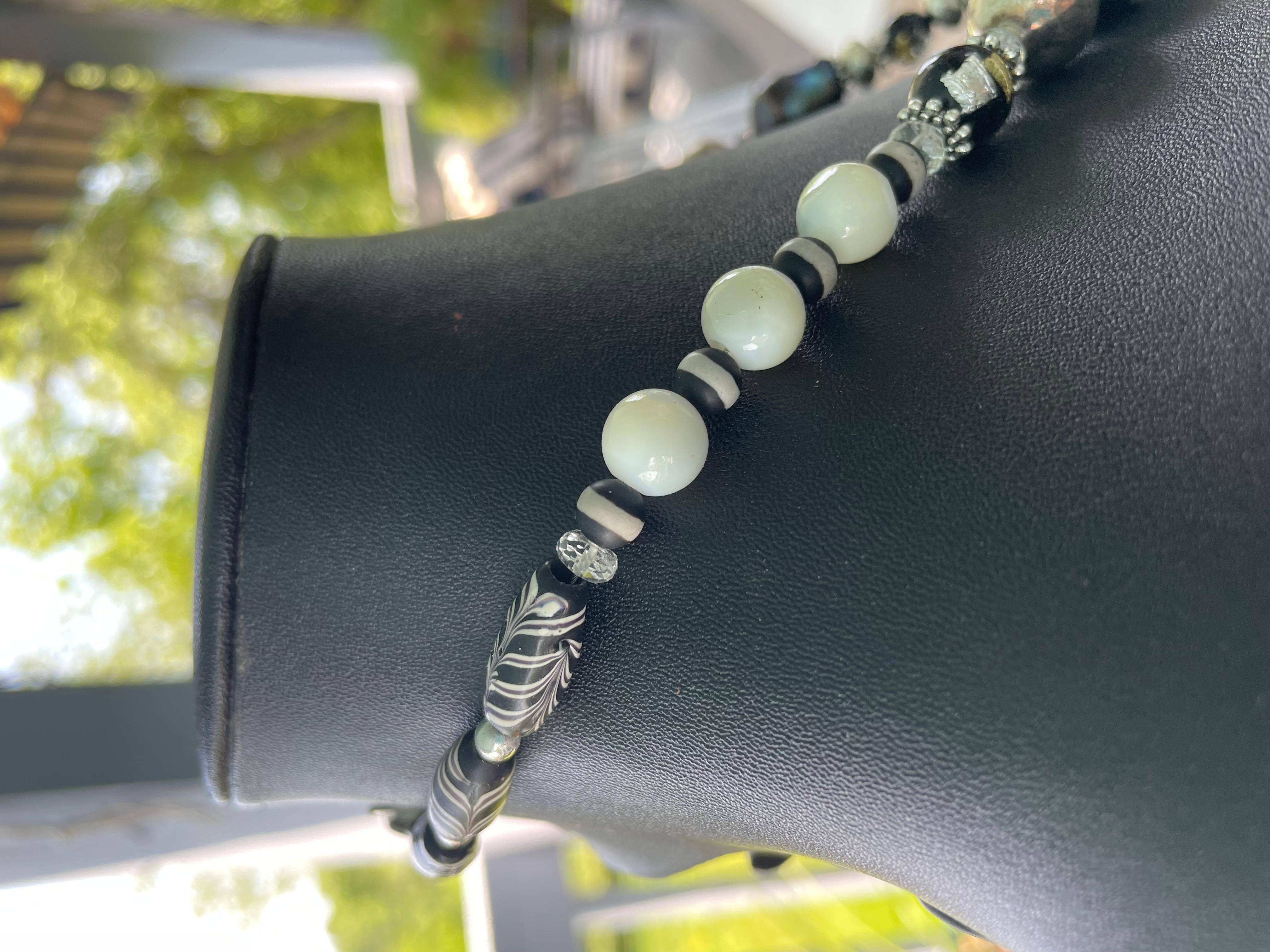 LB offers Vintage Sterling Brooches Baroque Pearls Venetian MOP African Necklace in vendita 2