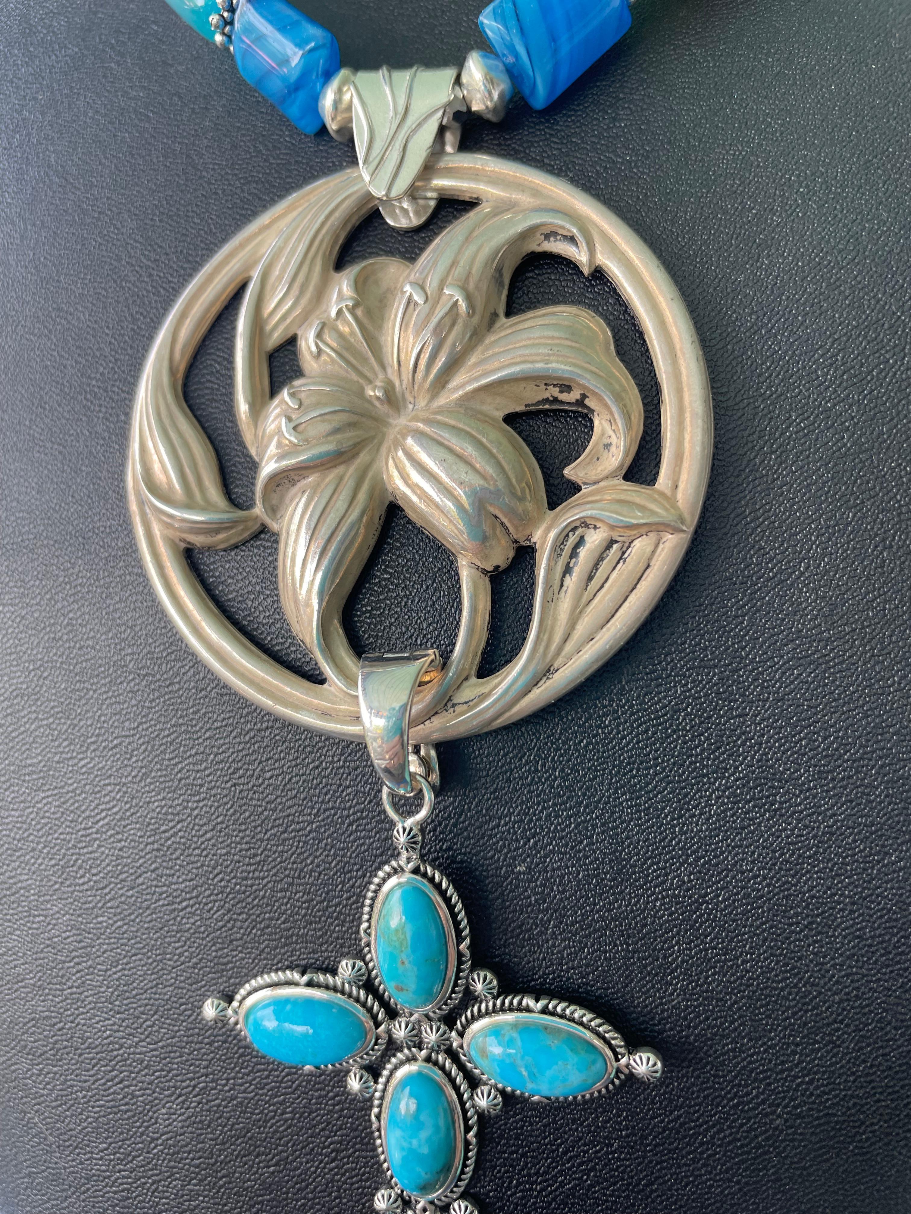 Perlina LB offre spilla floreale vintage in sterling, croce di turchese e agata, collana di cristallo in vendita