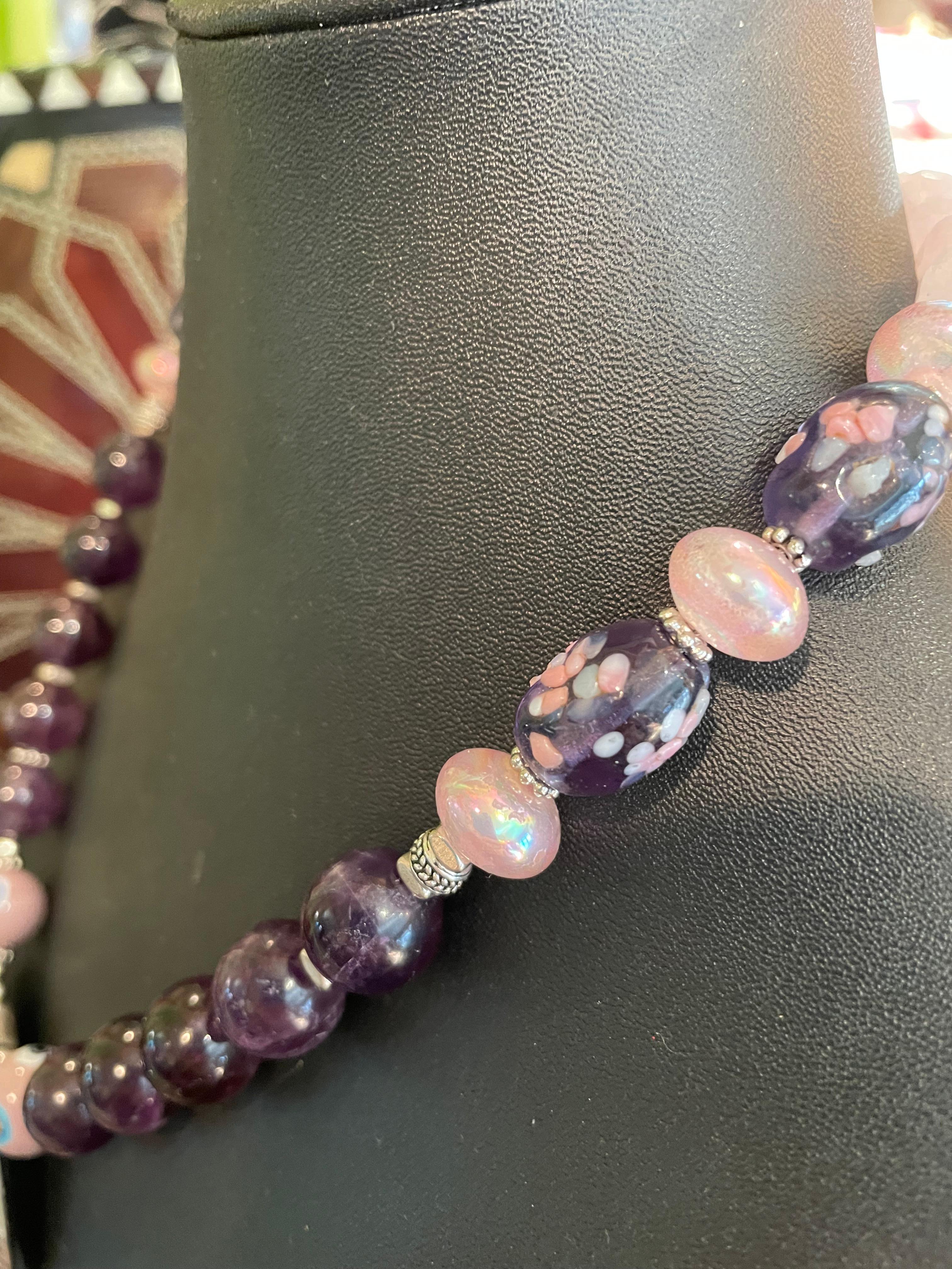 LB offers Vintage Sterling flower Pendant Amethyst Rose Quartz Venetian Necklace In Good Condition For Sale In Pittsburgh, PA