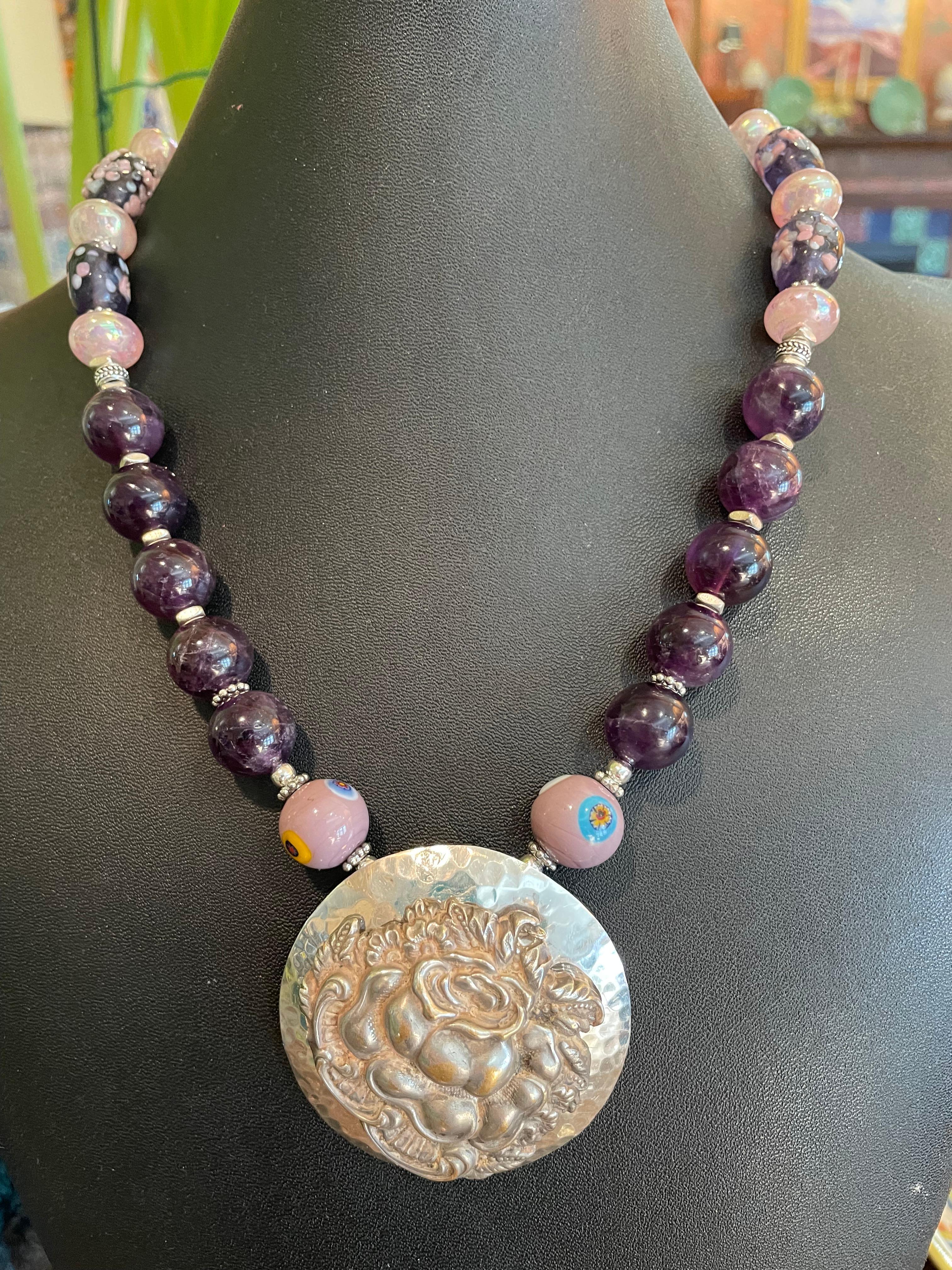 LB offers Vintage Sterling flower Pendant Amethyst Rose Quartz Venetian Necklace For Sale 2