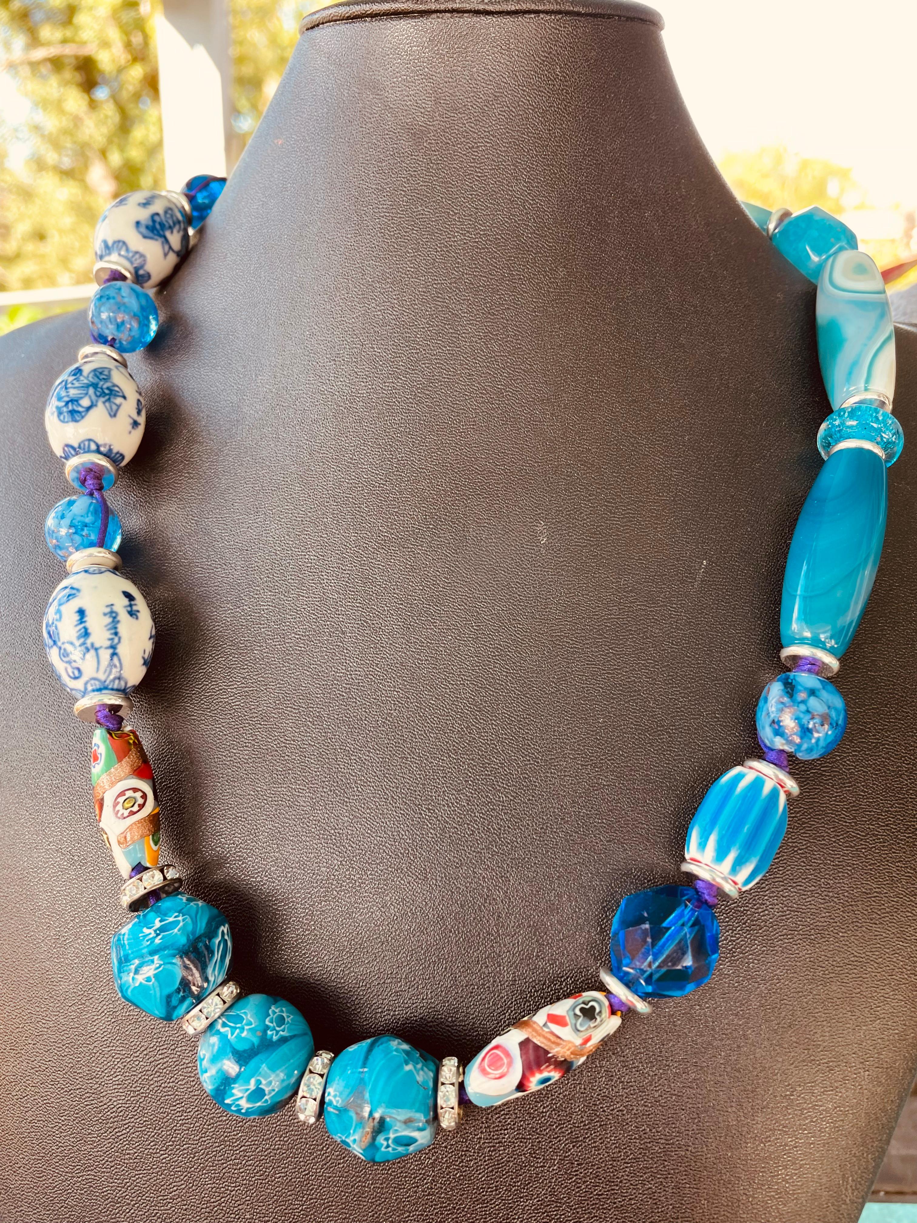 LB offers Vintage Venetian Agates Chinese ceramic Rondelles Crystal Necklace In Good Condition For Sale In Pittsburgh, PA