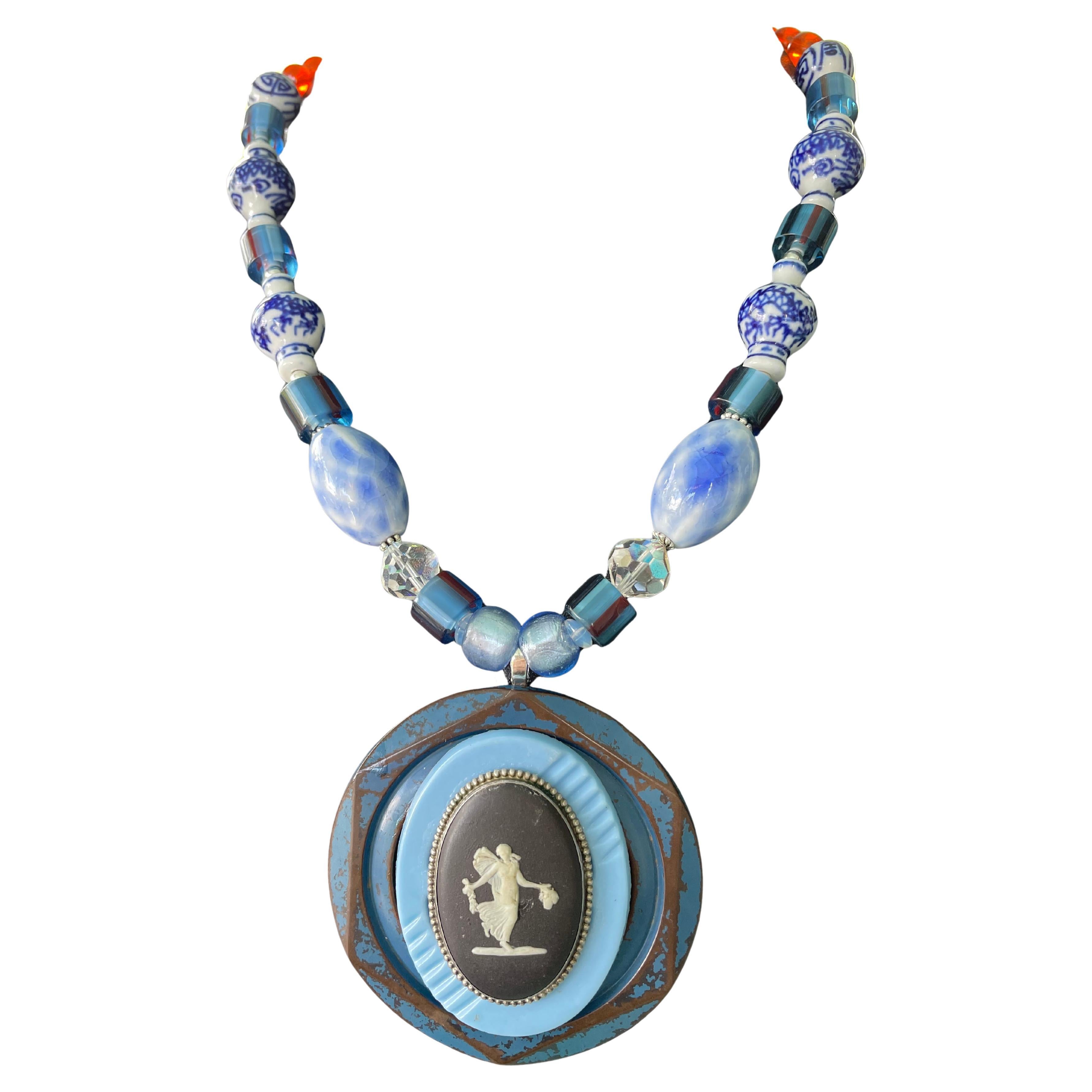 LB ofrece Wedgewood Jasperware broche Hebillas de baquelita Collar de cristal chino