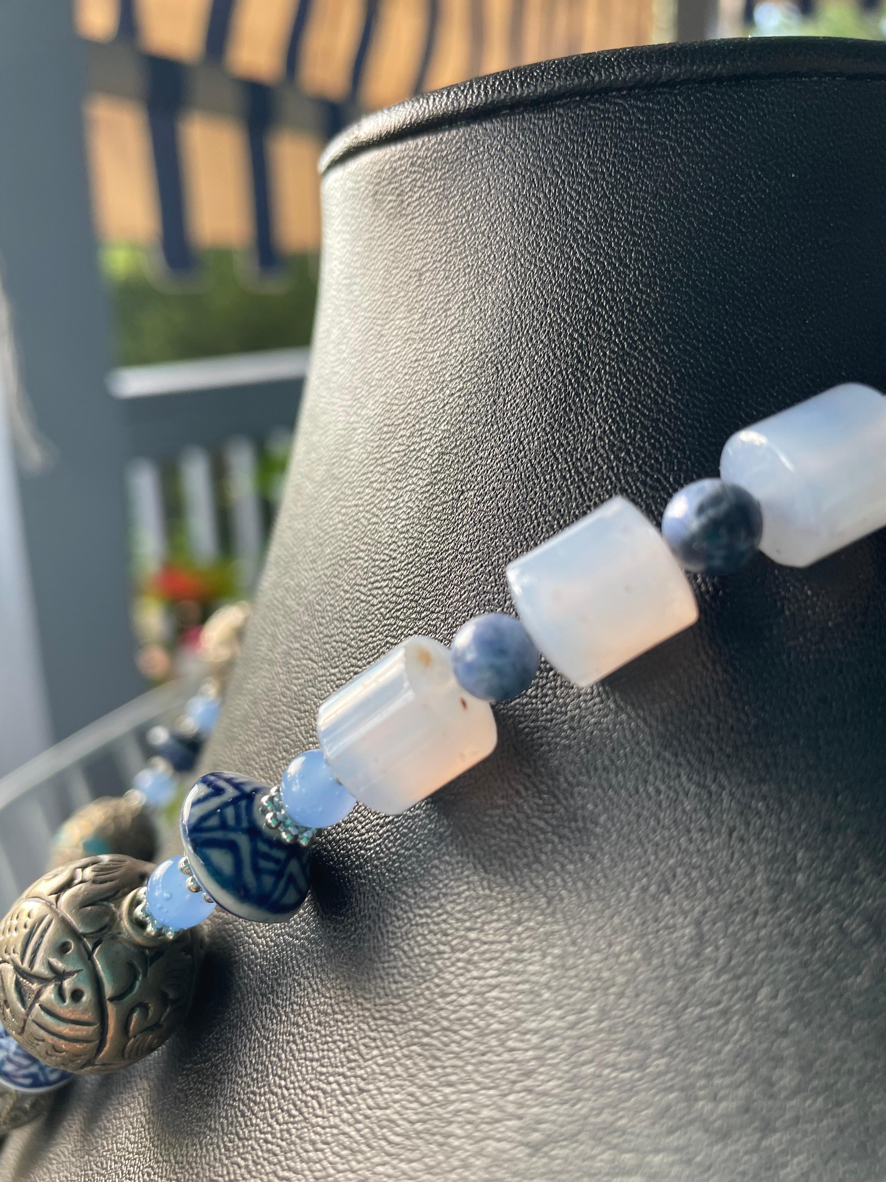 LB offers Wedgewood Jasperware pendant Tibetan silver chalcedony Lapis necklace In Good Condition For Sale In Pittsburgh, PA