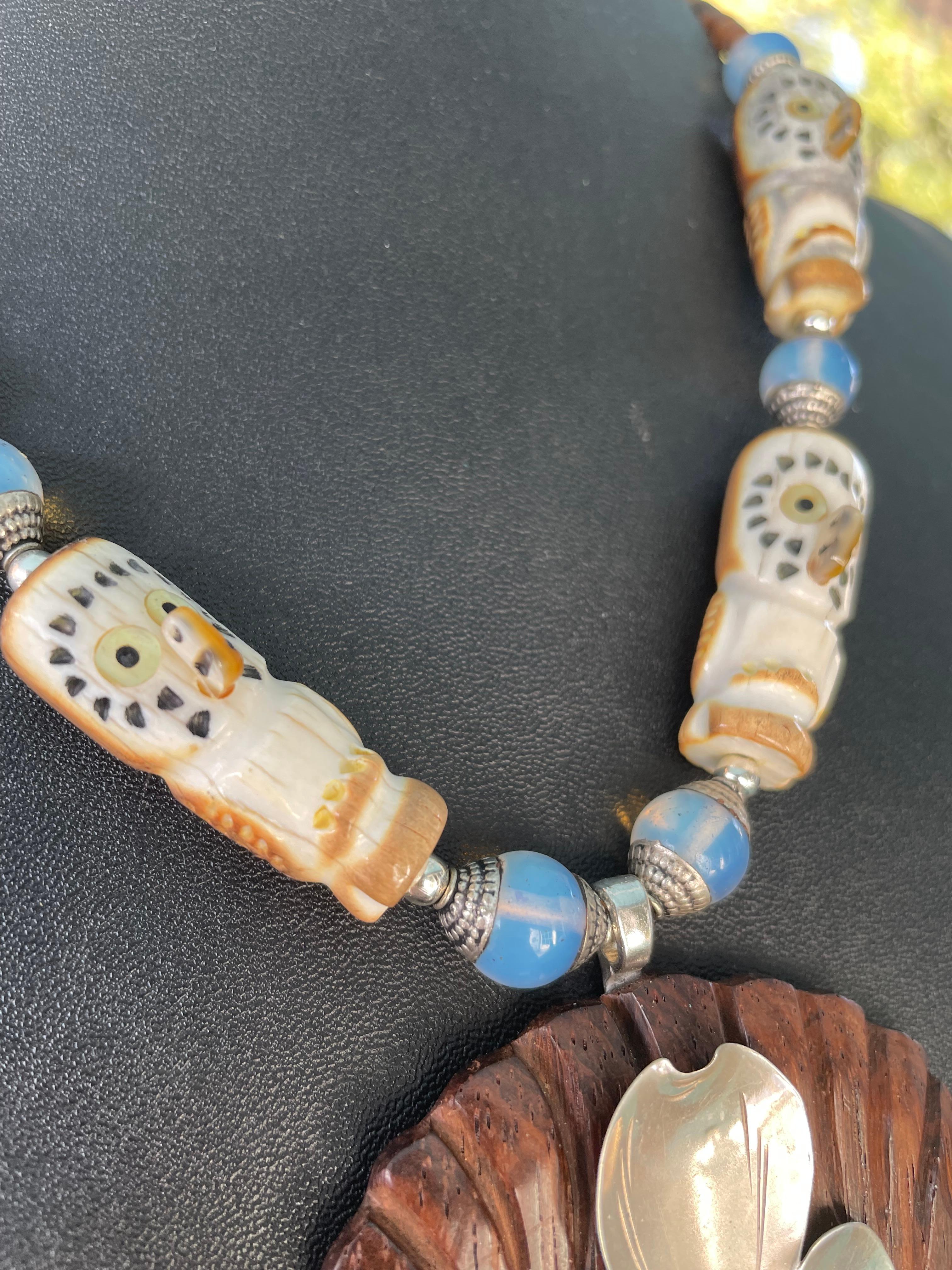 LB bietet hölzerne Schnalle Sterling Dogwood Brosche Knochen Eulen Glas Heishi Halskette im Angebot 5