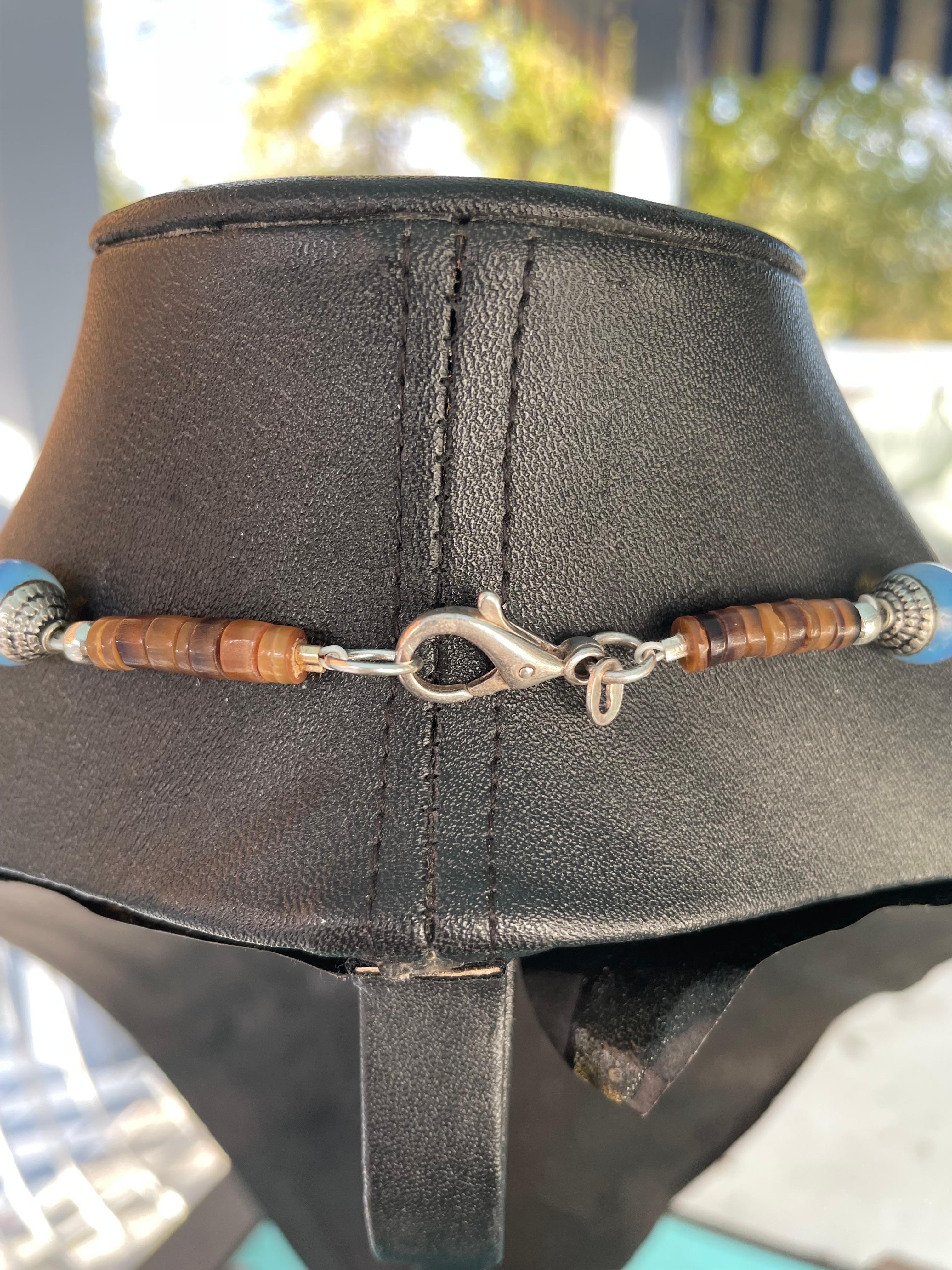 LB bietet hölzerne Schnalle Sterling Dogwood Brosche Knochen Eulen Glas Heishi Halskette im Angebot 6