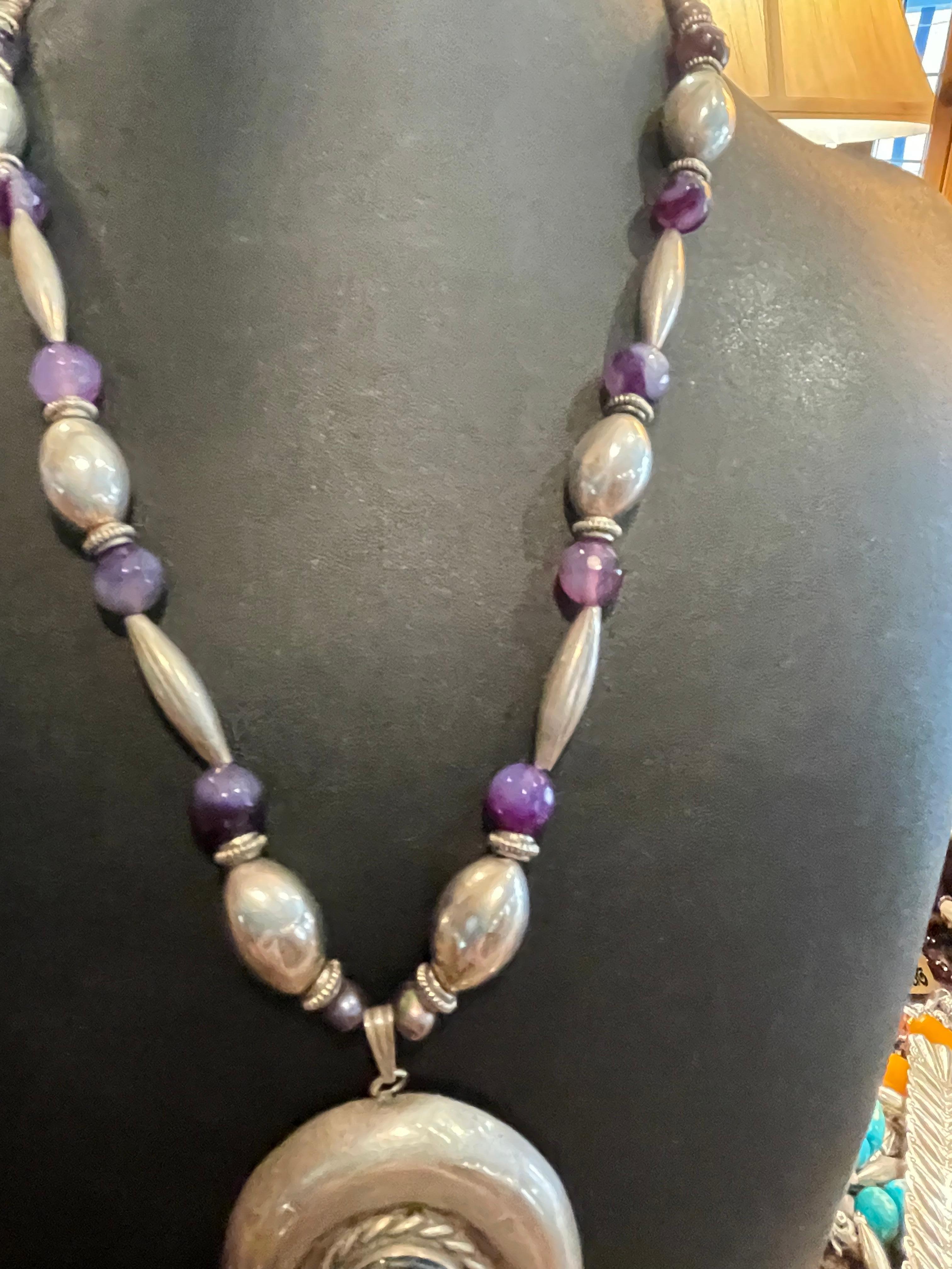 Artisan LB Collier de perles en argent sterling avec pendentif en forme de feuille en améthyste et perles en argent sterling en vente