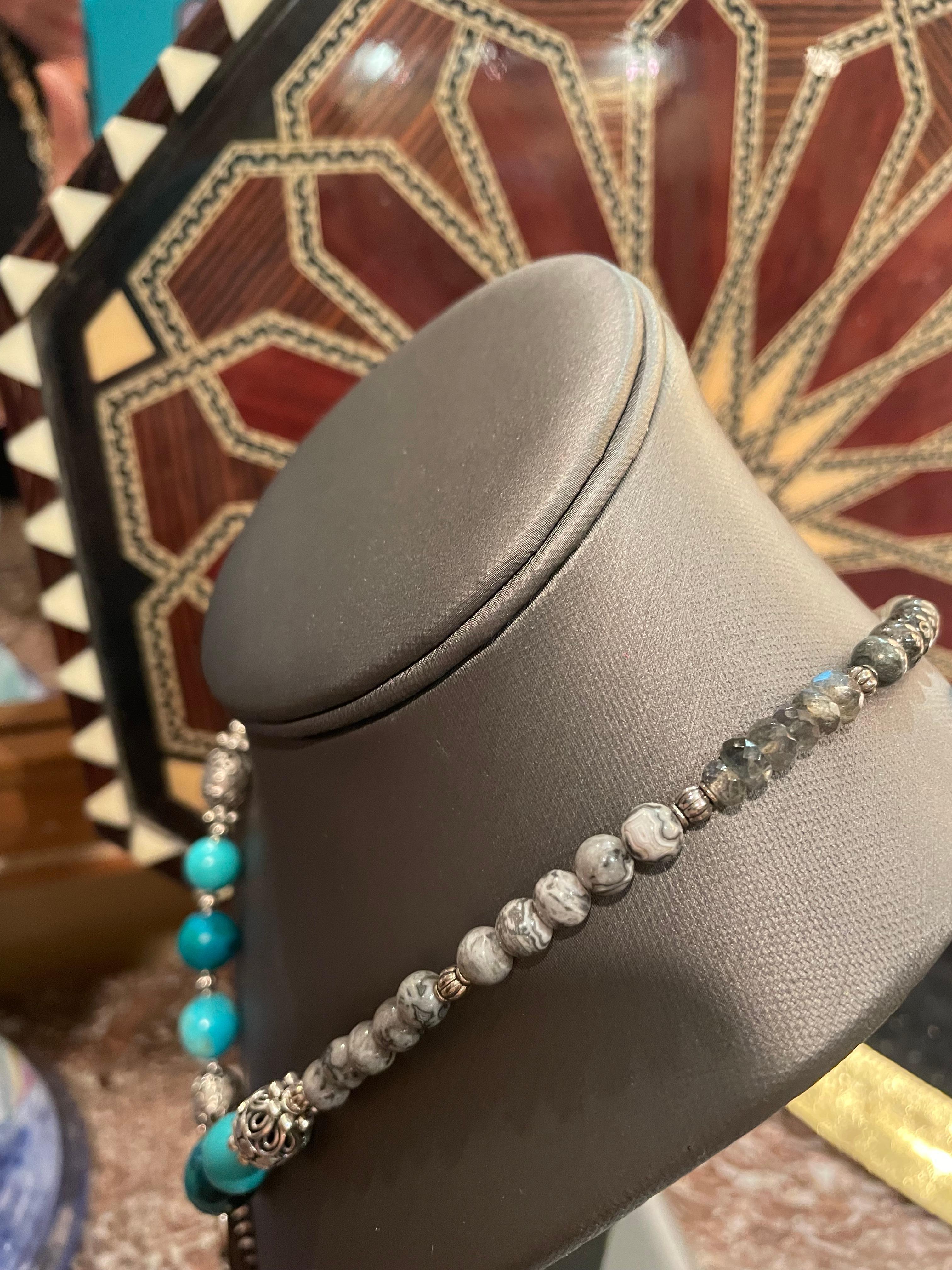 LB Sterling Marcasite Vintage-Halskette mit Anhänger aus Türkis-Achat und Labradorit  (Perle) im Angebot