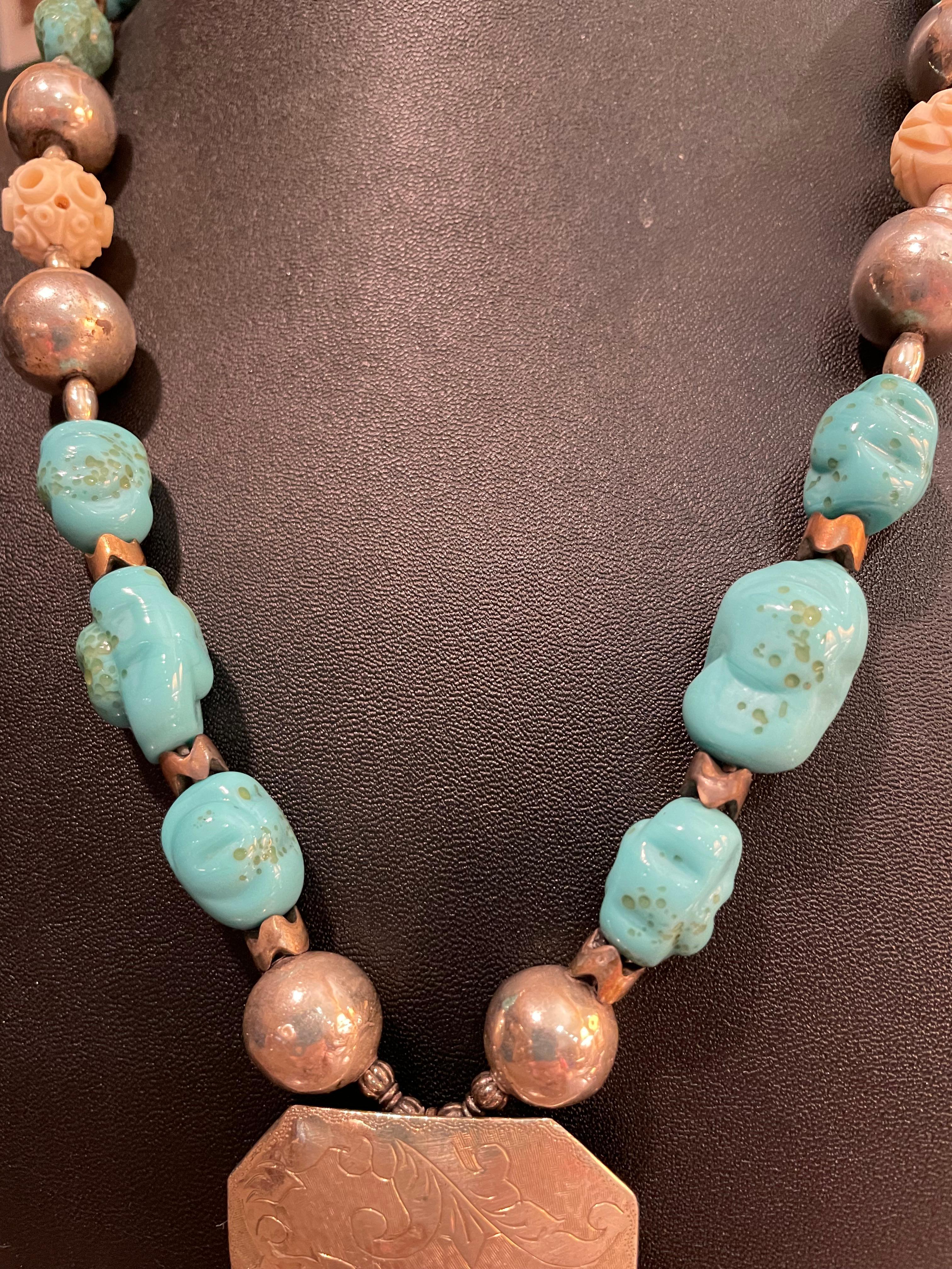 LB atemberaubende geätzte Sterling-Brosche mit Türkis-Perlen-Halskette aus Glas (Indigene Kunst (Nord-/Südamerika)) im Angebot