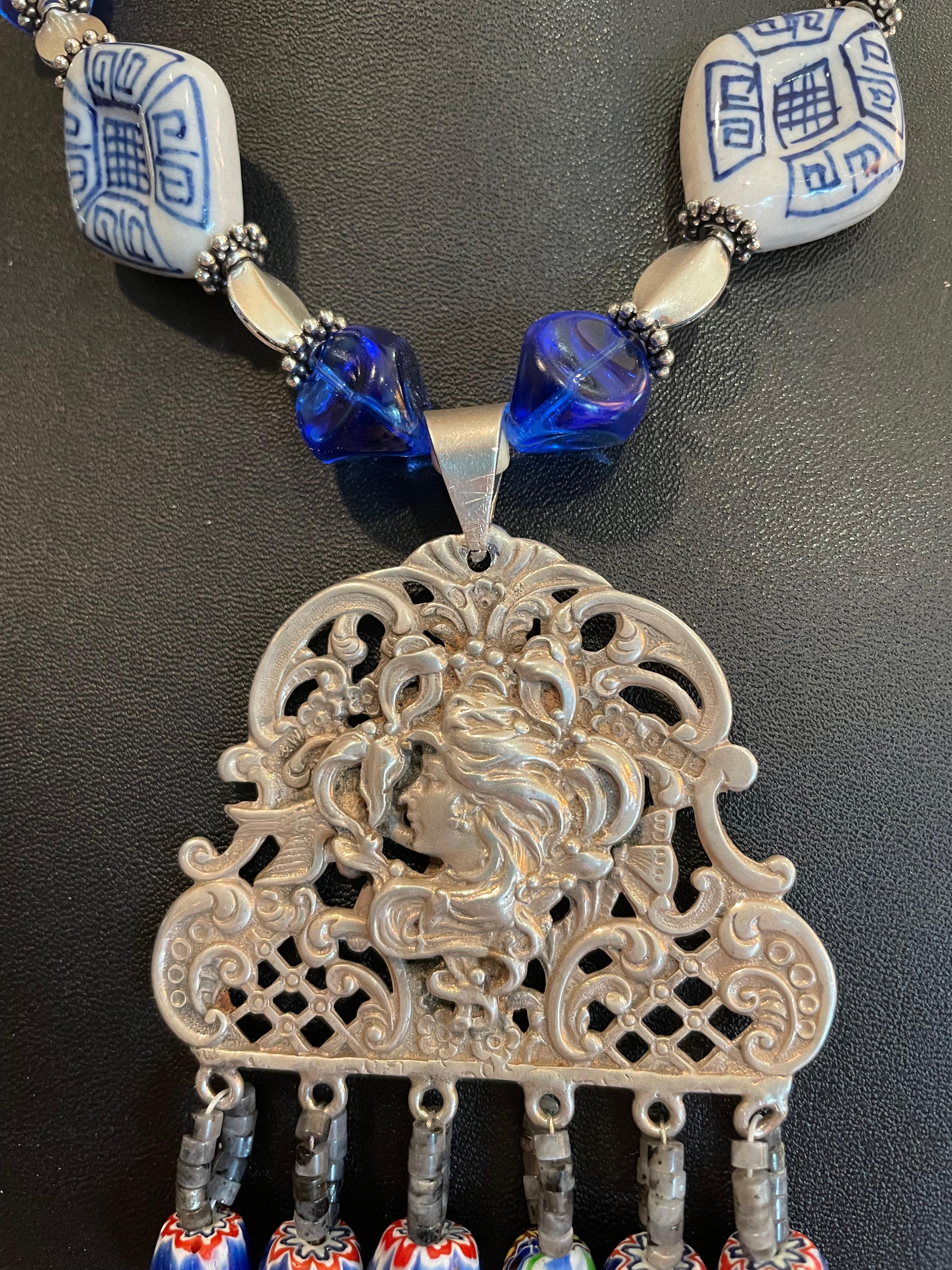 LB Karneol-Halskette im Stammesstil aus Sterlingsilber mit Jugendstil-Anhänger aus Keramik im Zustand „Gut“ in Pittsburgh, PA