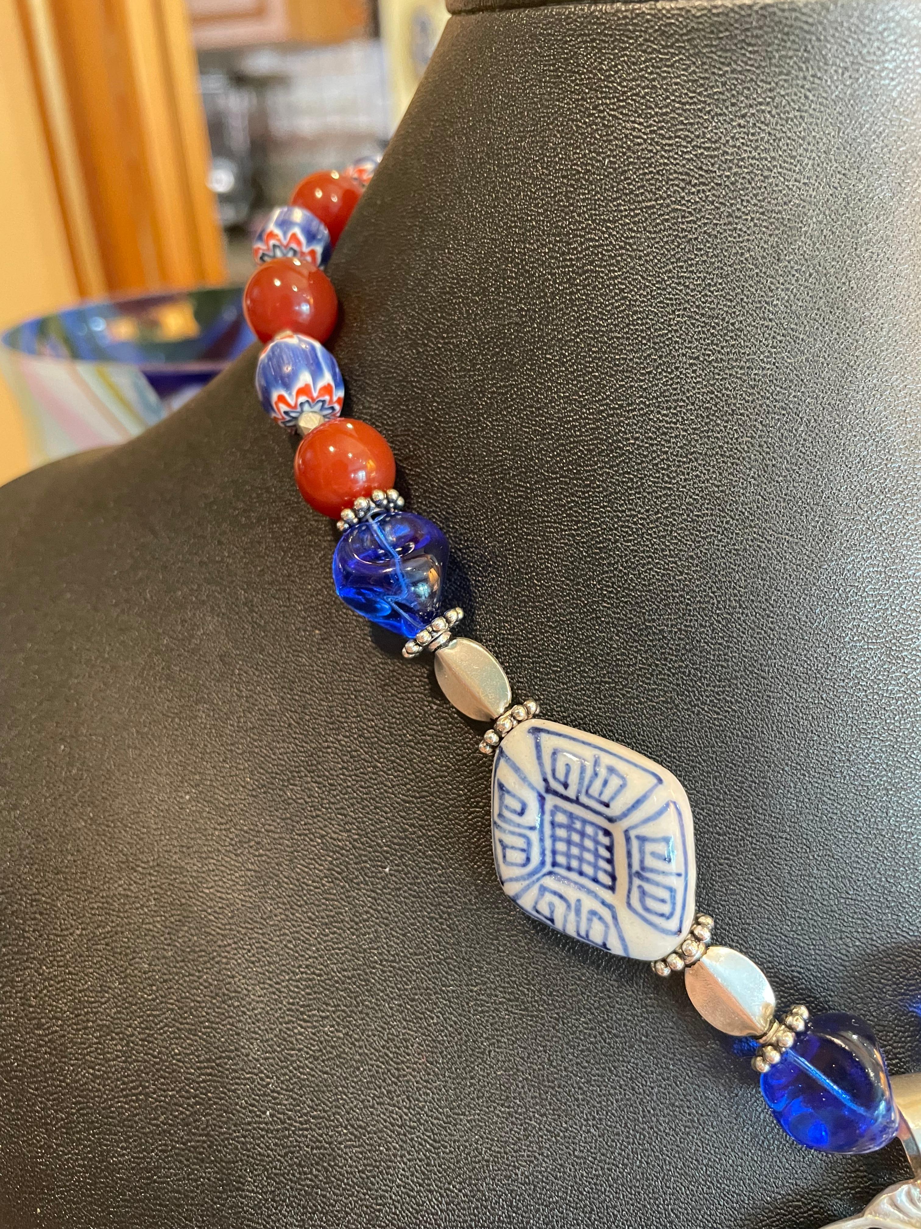 LB Karneol-Halskette im Stammesstil aus Sterlingsilber mit Jugendstil-Anhänger aus Keramik 2