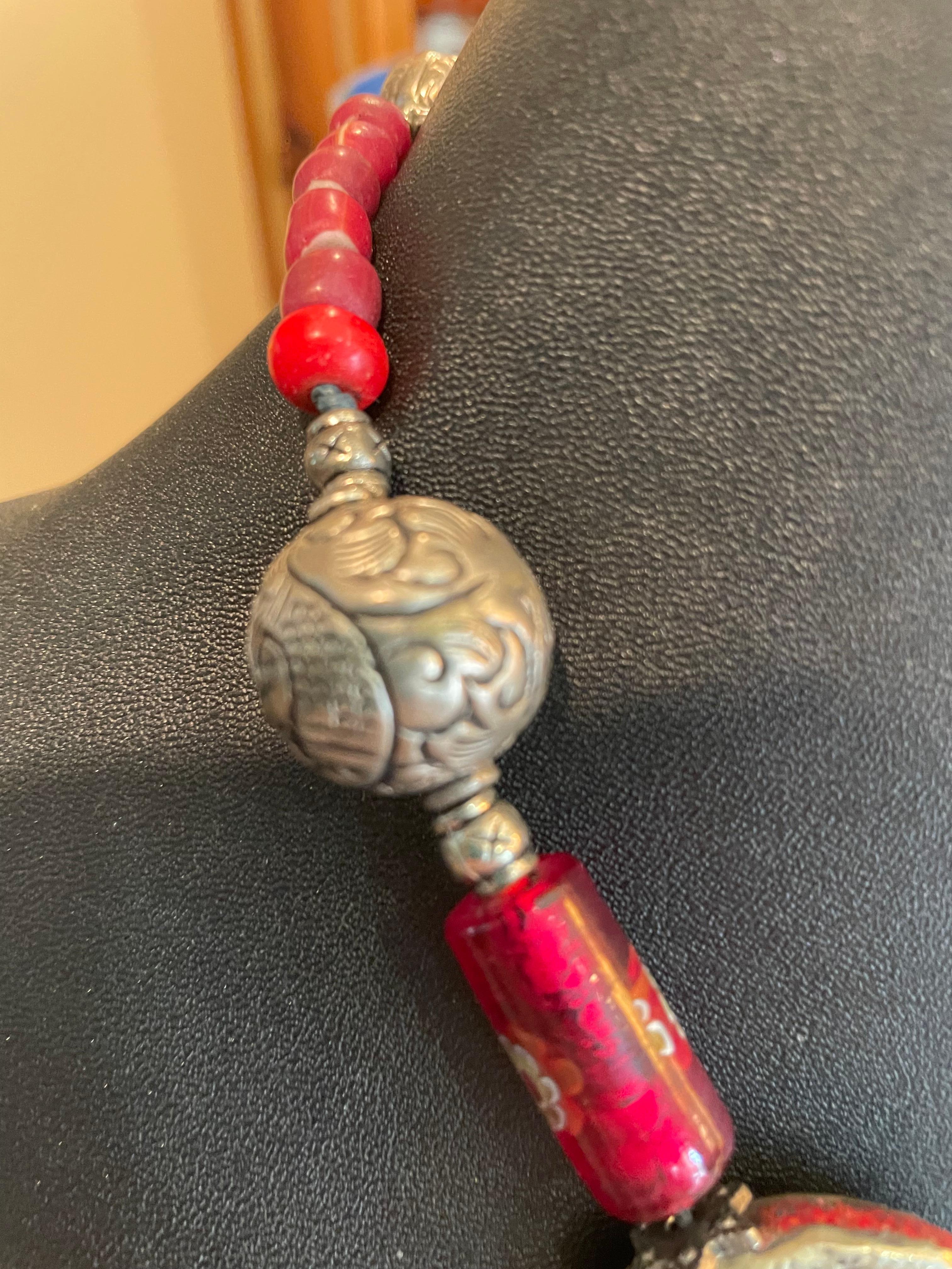 LB Collier pendentif tibétain de style tribal avec perles vénitiennes en argent tibétain OOAK Unisexe en vente