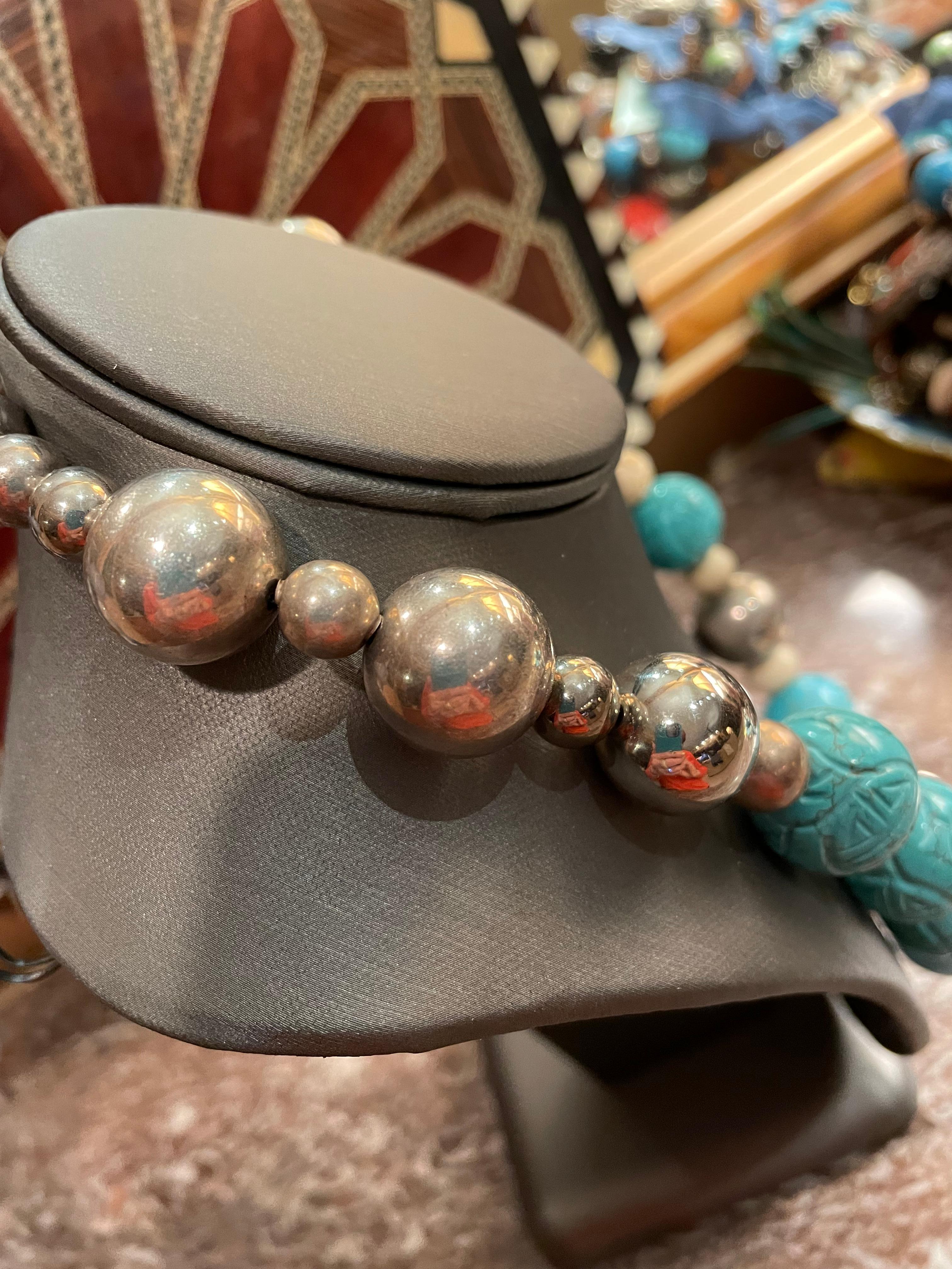 Türkis, Sterling, Knochen , handgefertigte Halskette im Stammesstil wird angeboten für Damen oder Herren im Angebot