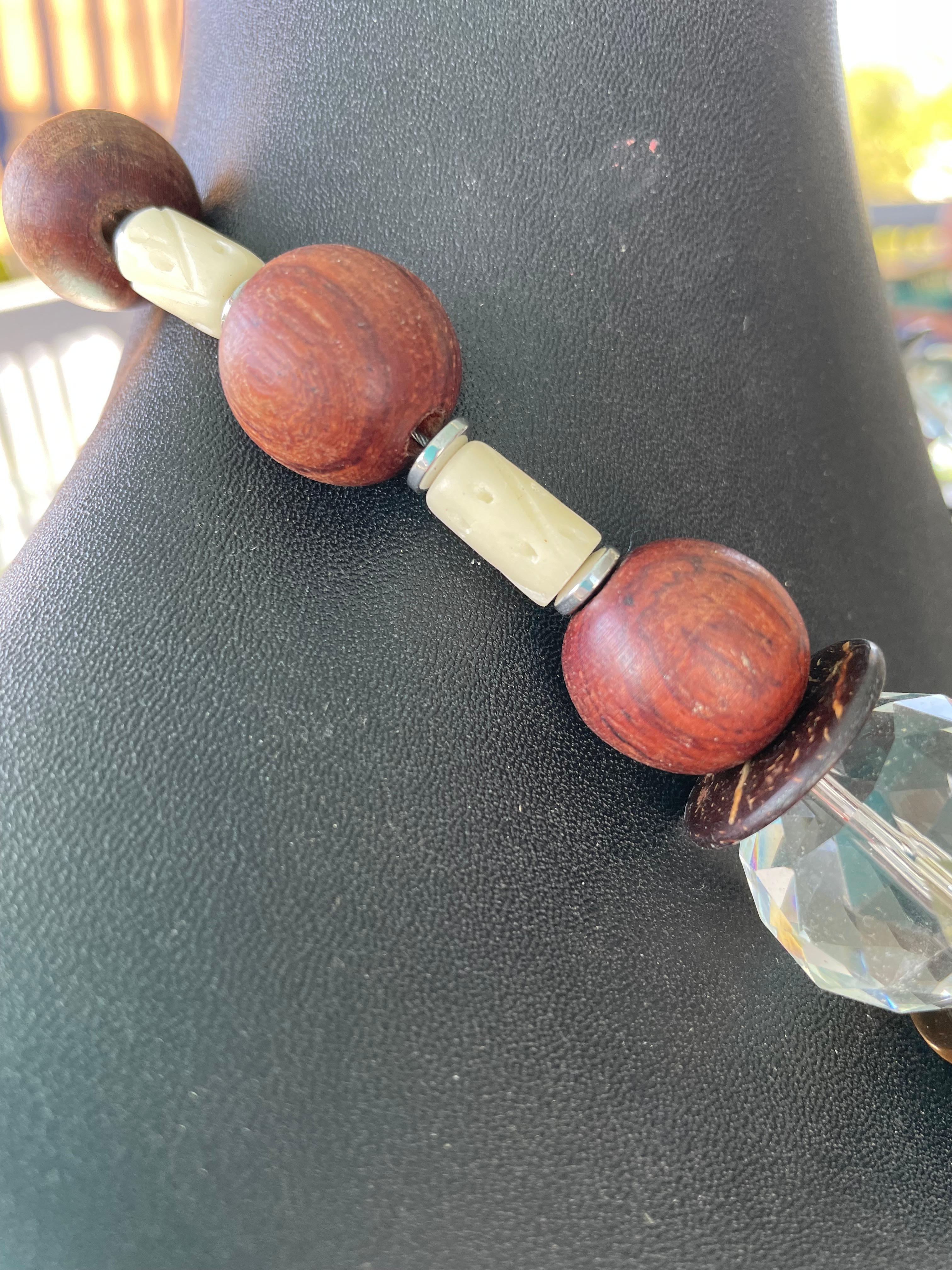 LB Vintage Resin Crystal Bone and Wood Bead Necklace on offer In Good Condition For Sale In Pittsburgh, PA